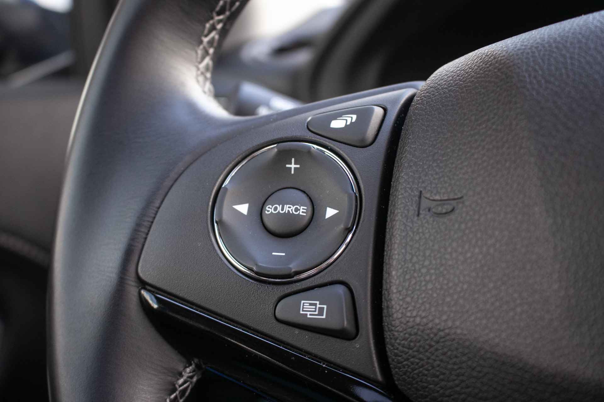 Honda HR-V 1.5 i-VTEC Executive Automaat All-in rijklaarprijs | Navi | Dealer ond. | Schuifdak - 33/42
