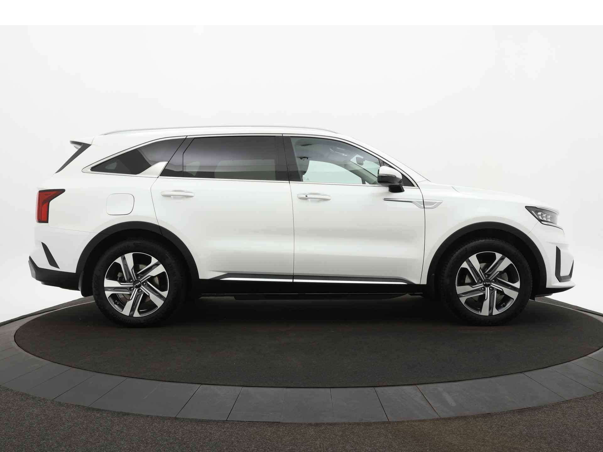 Kia Sorento 1.6 T-GDI PHEV Plug-in 4WD DynamicPlusLine 7-Persoons - Adaptief Cruise Control - Climate Control - Stoelverwarming - LM-Velgen 19" - Lederen Bekleding - Fabrieksgarantie tot 04-2029 - 10/52