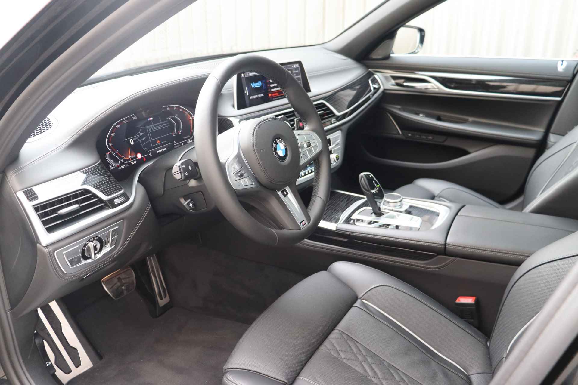 BMW 7 Serie 740d xDrive High Executive M-Sport Automaat / Panoramadak / Laserlicht / Harman Kardon / Adaptive Cruise Control / Surround View / Stoelventilatie / DAB / Softclose / Comfort Access - 20/34