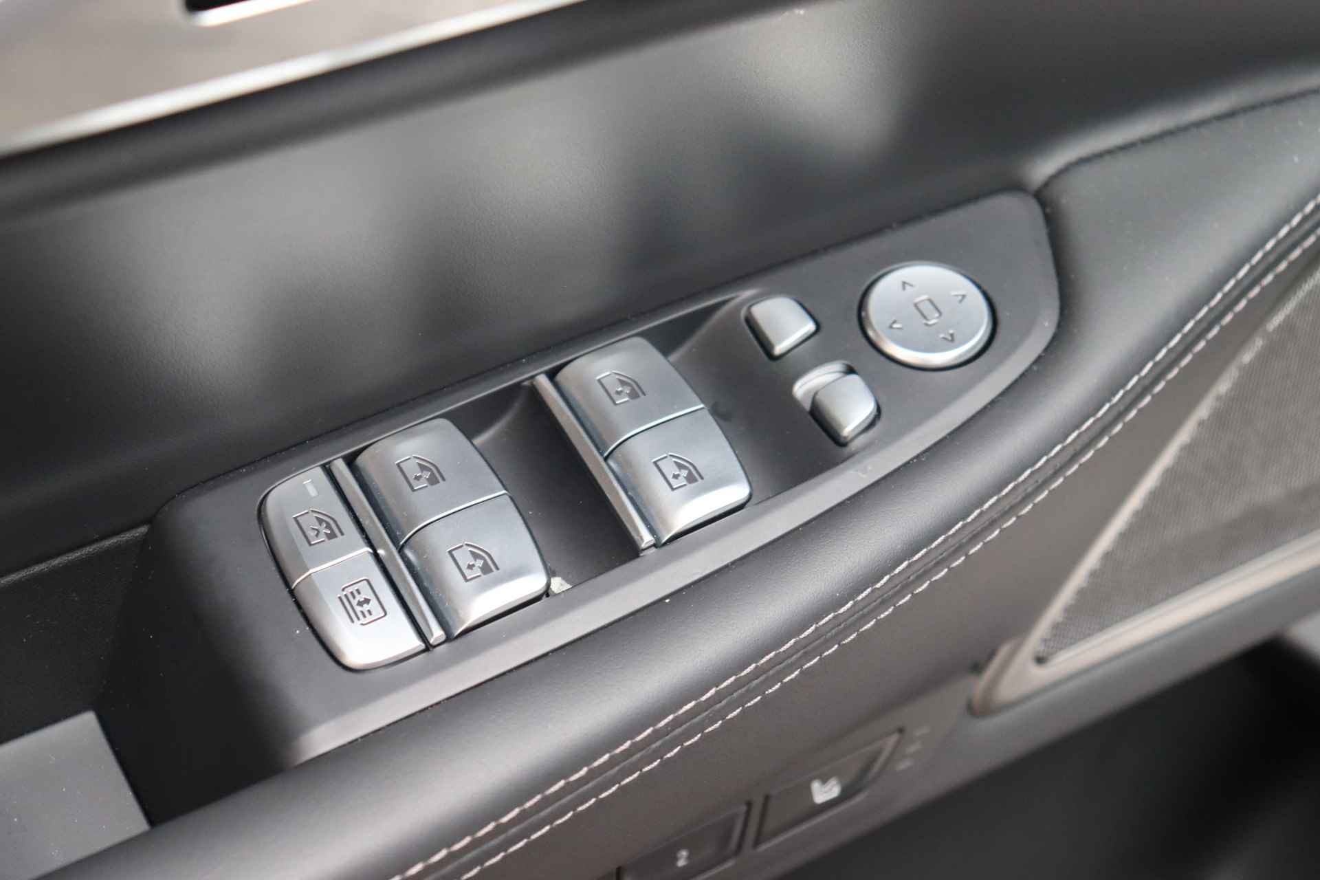 BMW 7 Serie 740d xDrive High Executive M-Sport Automaat / Panoramadak / Laserlicht / Harman Kardon / Adaptive Cruise Control / Surround View / Stoelventilatie / DAB / Softclose / Comfort Access - 25/34