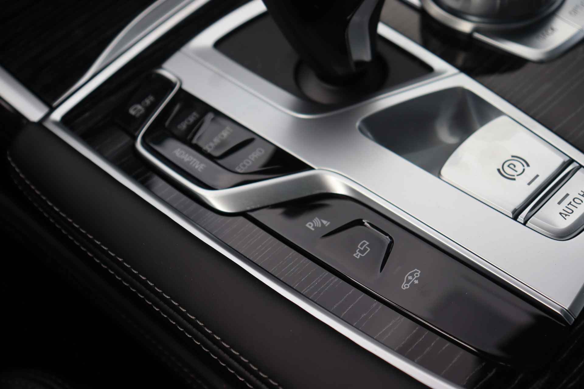 BMW 7 Serie 740d xDrive High Executive M-Sport Automaat / Panoramadak / Laserlicht / Harman Kardon / Adaptive Cruise Control / Surround View / Stoelventilatie / DAB / Softclose / Comfort Access - 27/34