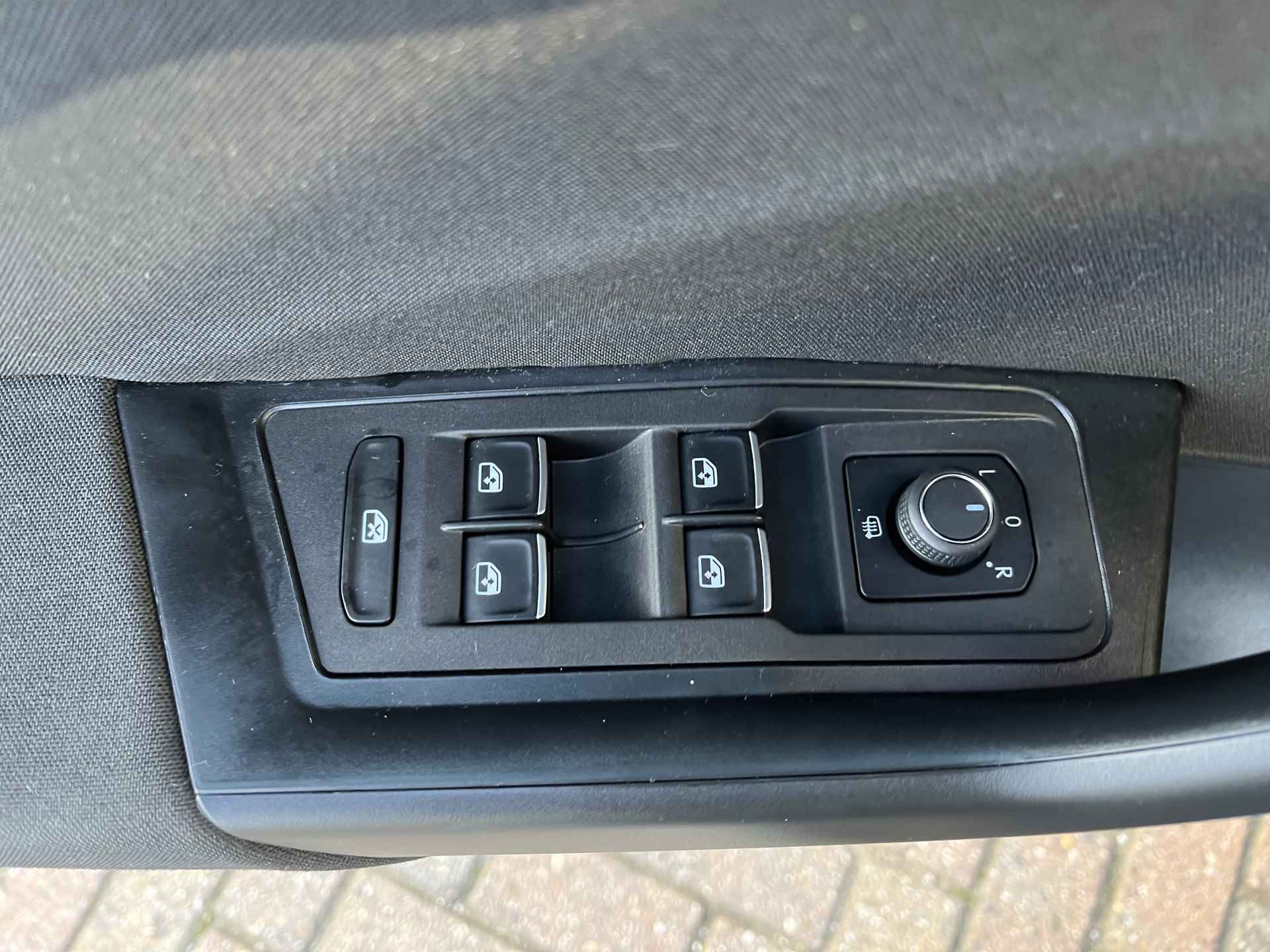 Volkswagen T-Roc 1.5 TSI Sport / AUTOMAAT/ TREKHAAK/ PARK. SENSOREN/ LED/ DIGITAL DASHBOARD/ STOEL VERWARM./ ADAPT. CRUISE/ APP CONNECT/ NAVI/ CLIMA/ DAB/ - 10/40