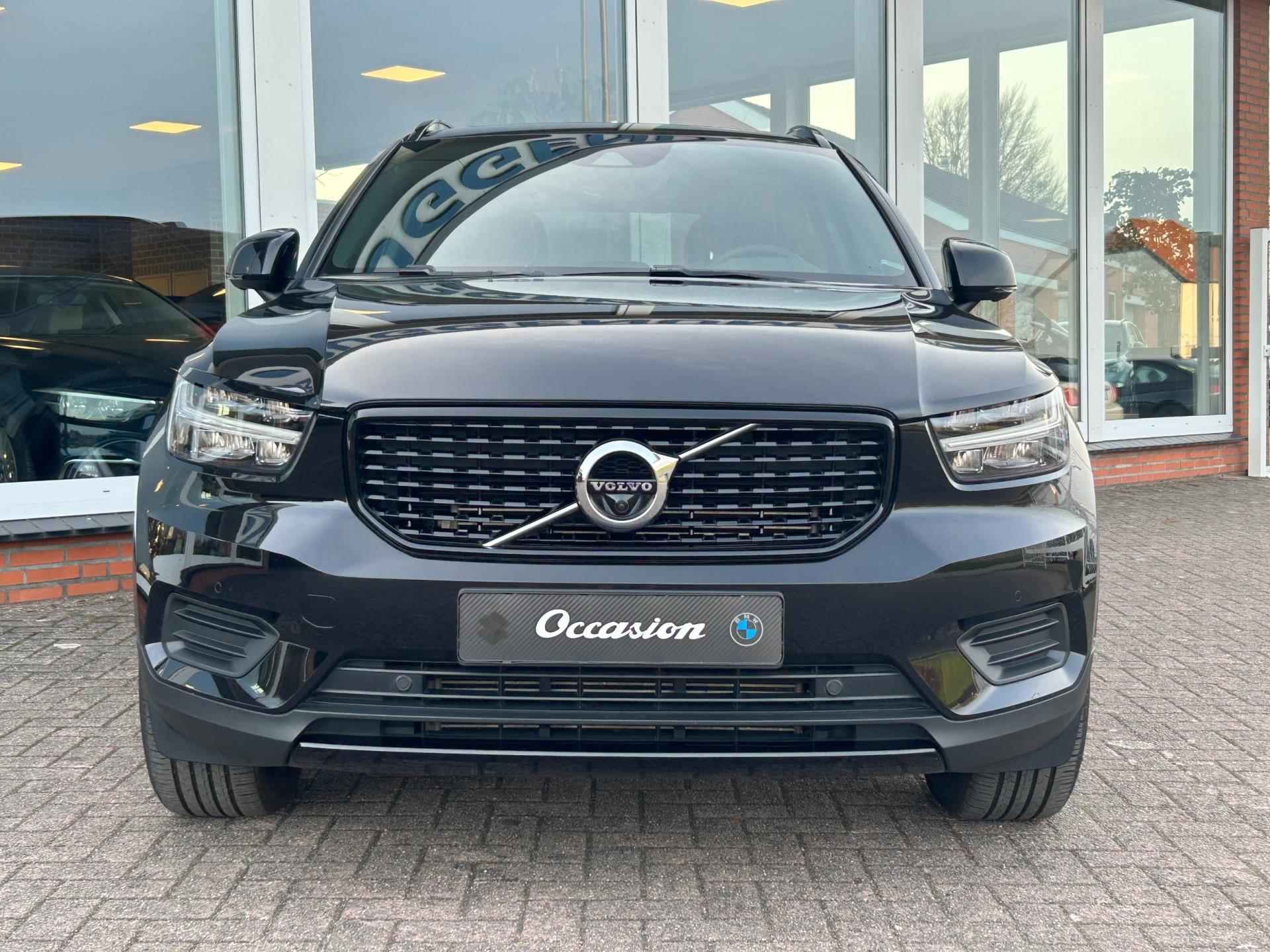 Volvo XC40 1.5 T4 Recharge R-Design - Leder - Panorama - Camera - 19 inch - Pilot Assist - 2/24