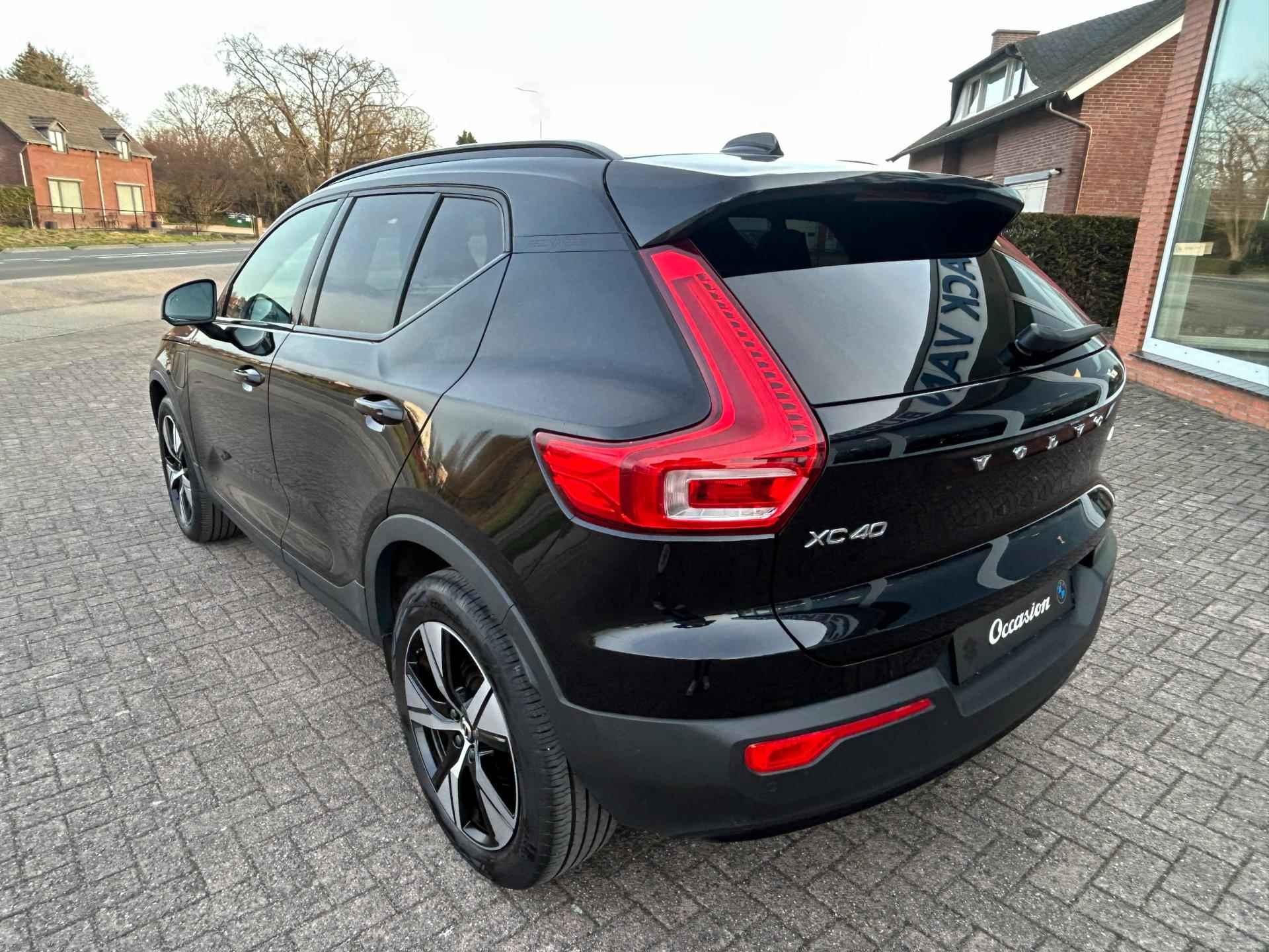 Volvo XC40 1.5 T4 Recharge R-Design - Leder - Panorama - Camera - 19 inch - Pilot Assist - 5/24