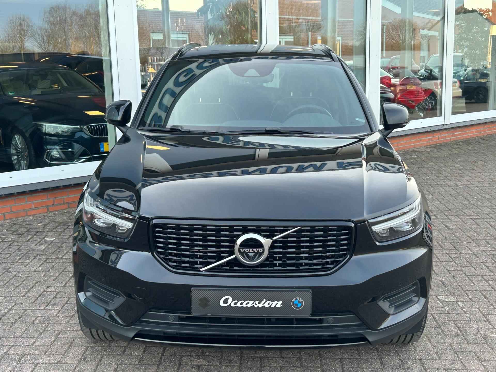 Volvo XC40 1.5 T4 Recharge R-Design - Leder - Panorama - Camera - 19 inch - Pilot Assist - 6/24