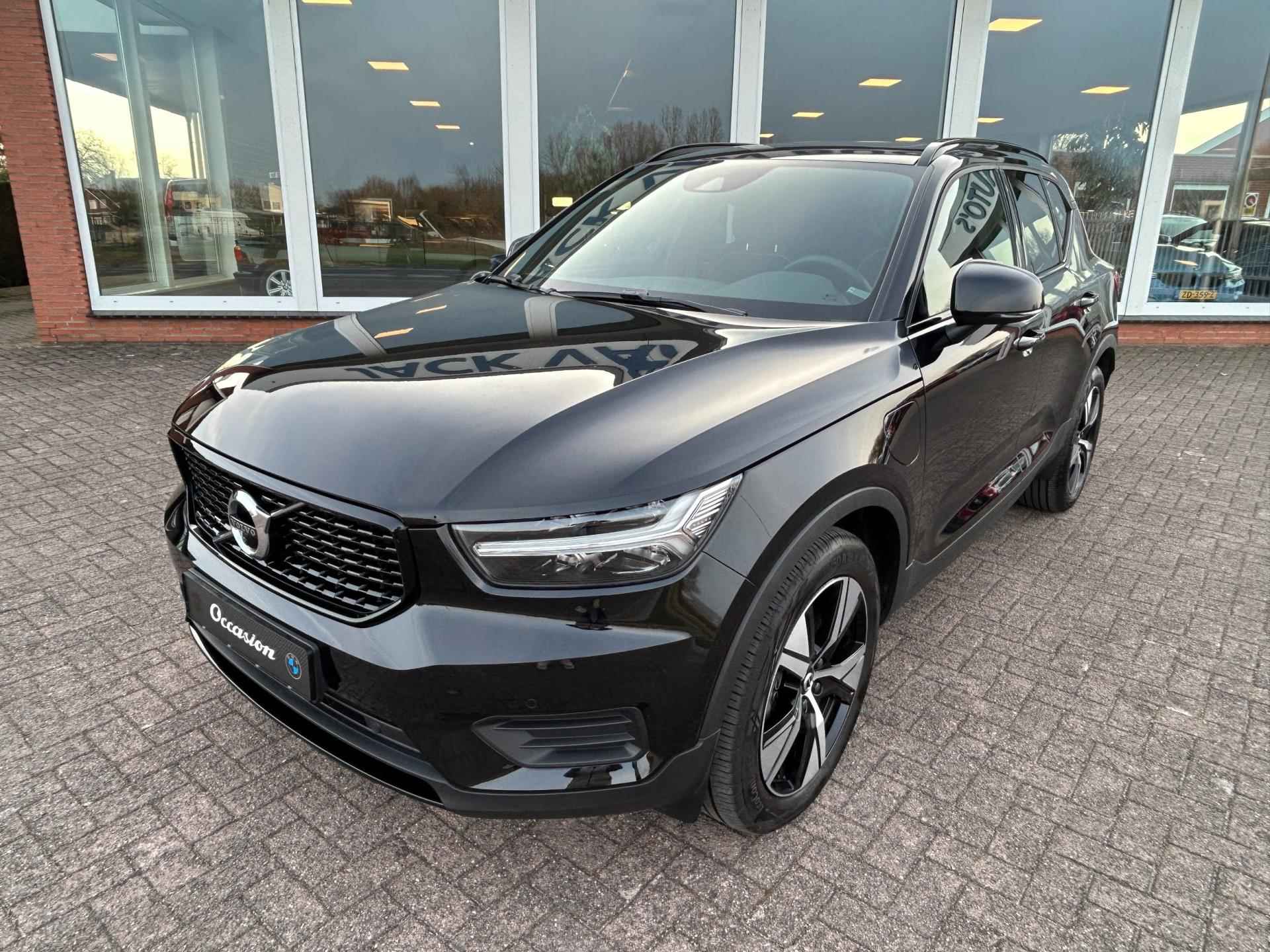 Volvo XC40 1.5 T4 Recharge R-Design - Leder - Panorama - Camera - 19 inch - Pilot Assist - 8/24