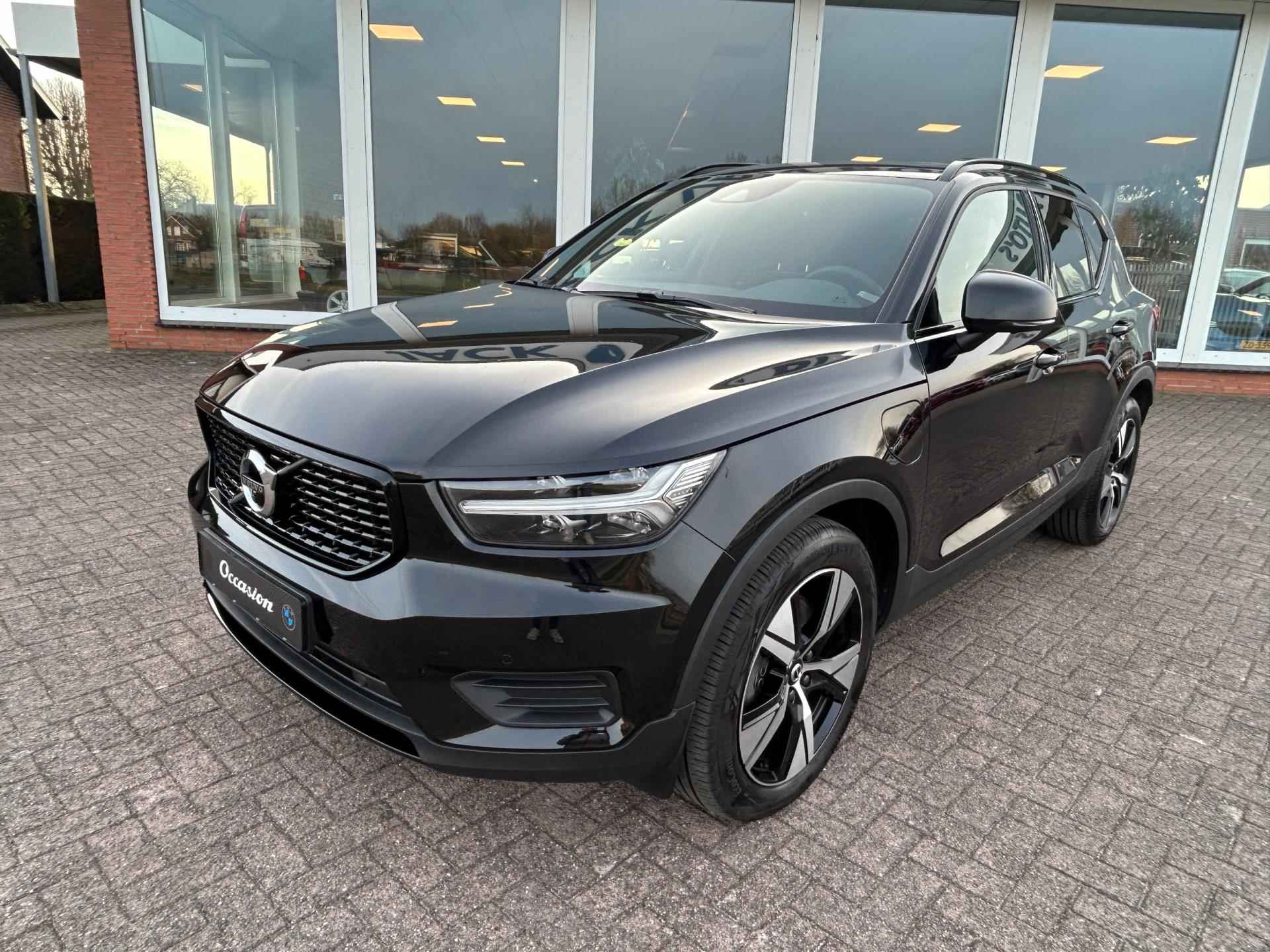 Volvo XC40 1.5 T4 Recharge R-Design - Leder - Panorama - Camera - 19 inch - Pilot Assist - 23/24