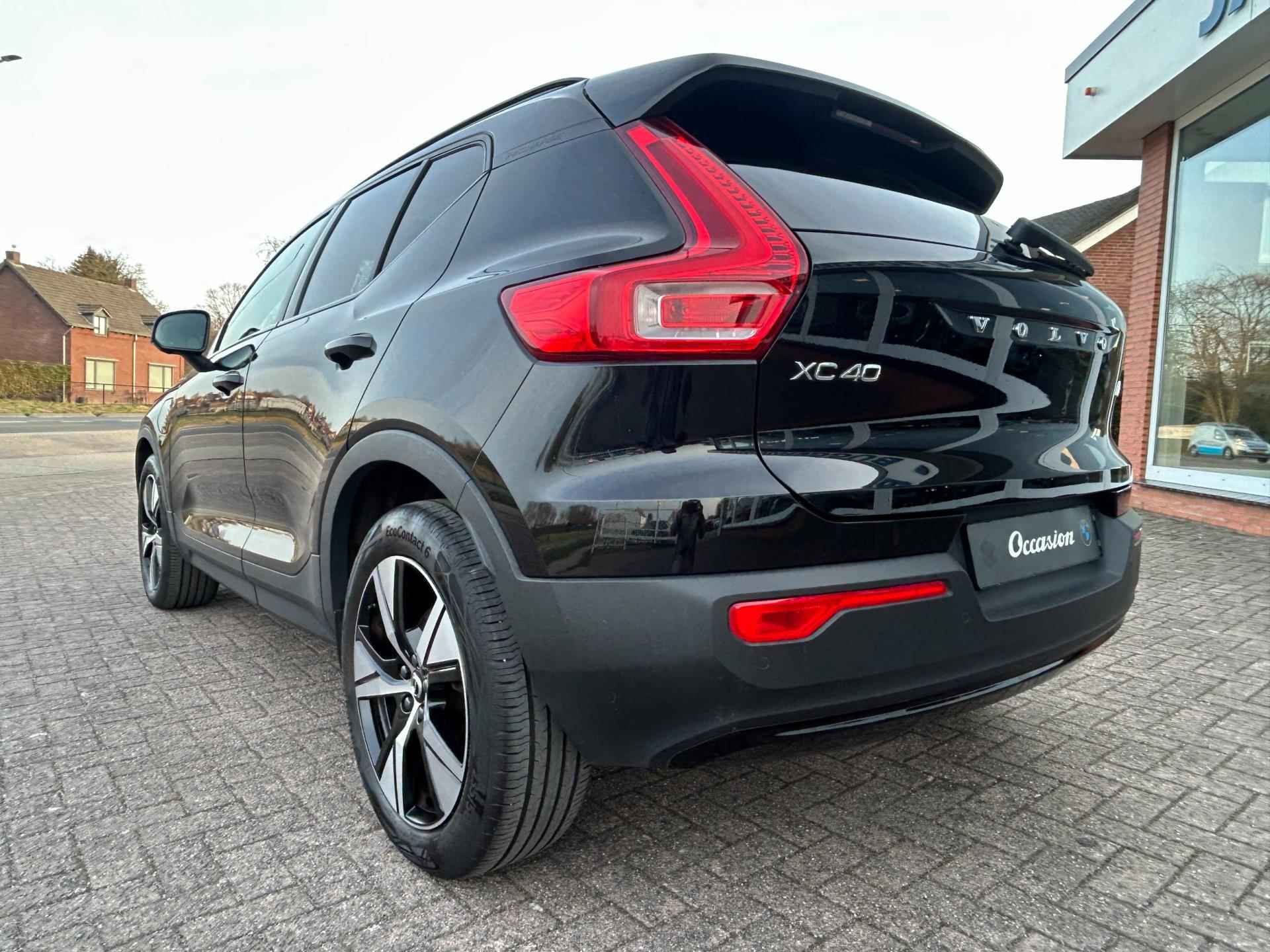 Volvo XC40 1.5 T4 Recharge R-Design - Leder - Panorama - Camera - 19 inch - Pilot Assist - 24/24