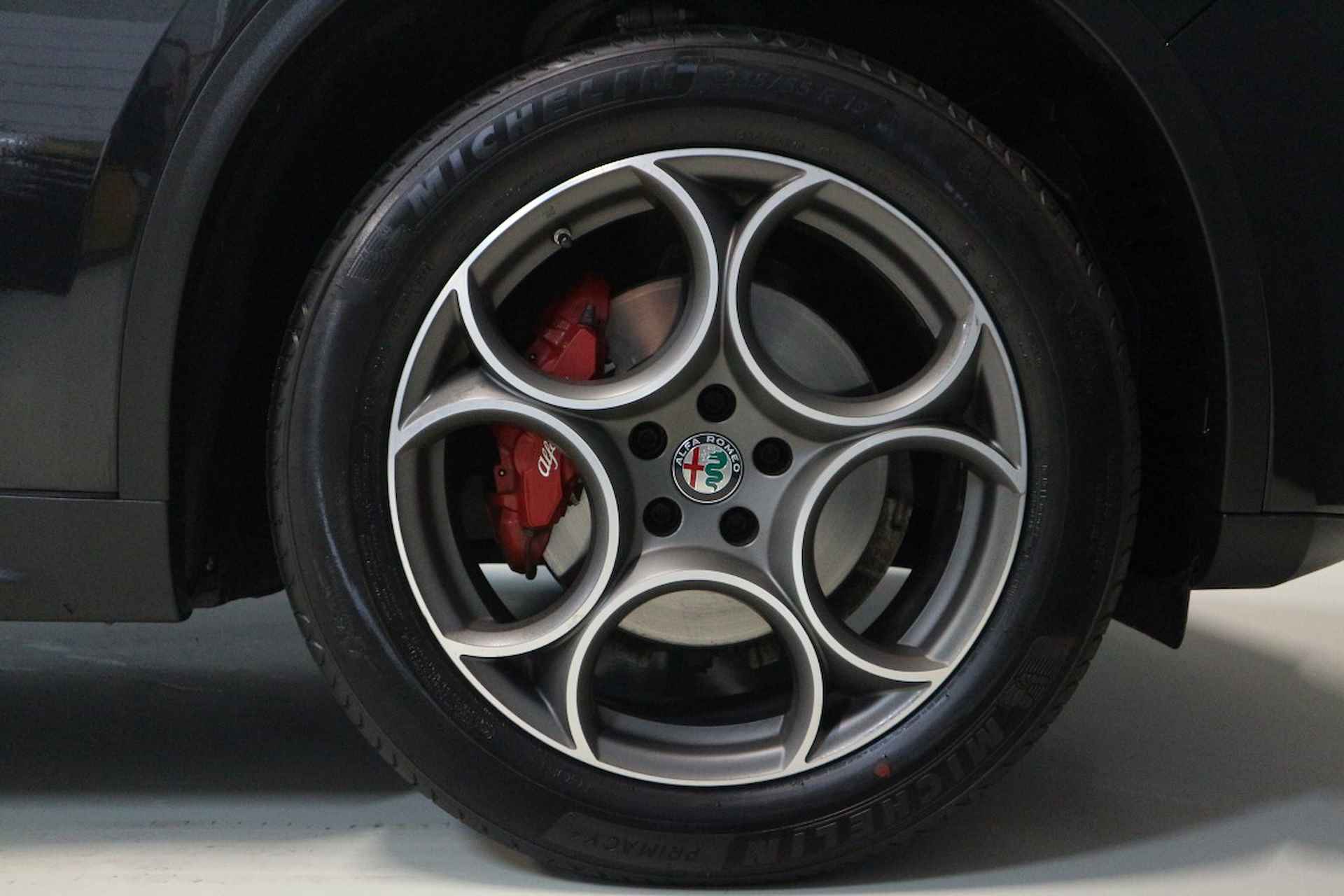 Alfa Romeo Stelvio 2.0 T AWD 310pk Super Veloce pack sportstoelen, leder dashboard, 19Inch l.m. velgen - 28/33