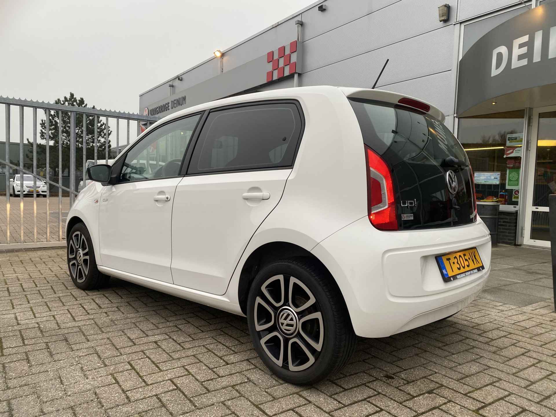 Volkswagen up! 1.0 high up! 5-deurs BlueMotion Navigatie, Airco, Panoramadak, etc..!! - 8/25