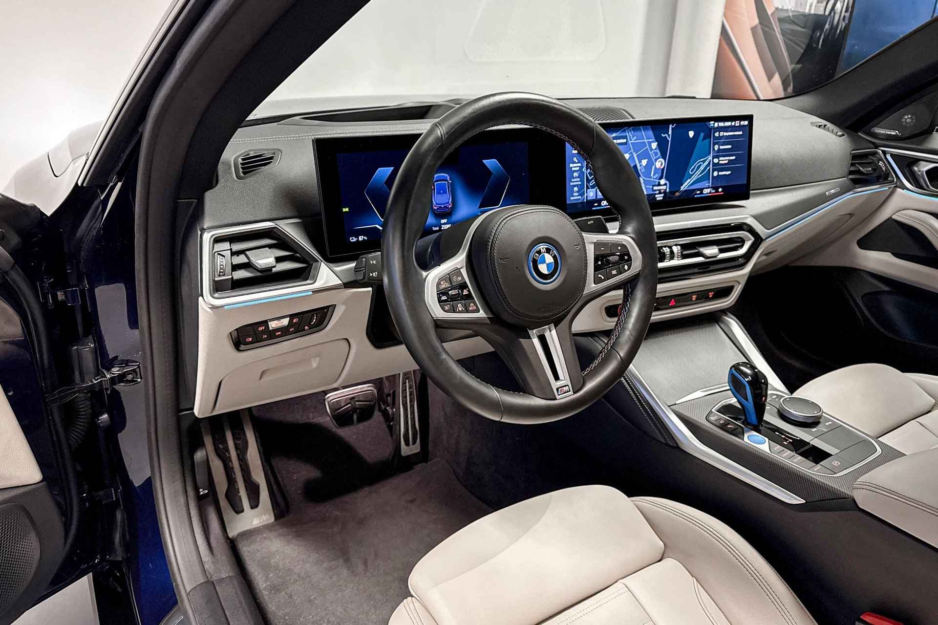 BMW i4 M50 High Executive 84 kWh | M Sport | Glazen Panoramadak | Harman Kardon | Comfort Access | Trekhaak | - 27/28