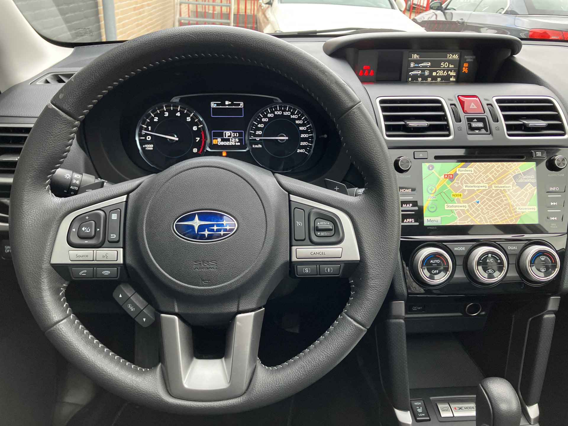 Subaru Forester 2.0 Premium AWD 150 pk AUT. | dealer onderhouden | navigatie | leder interieur | trekhaak | cruise control | panoramadak - 26/45