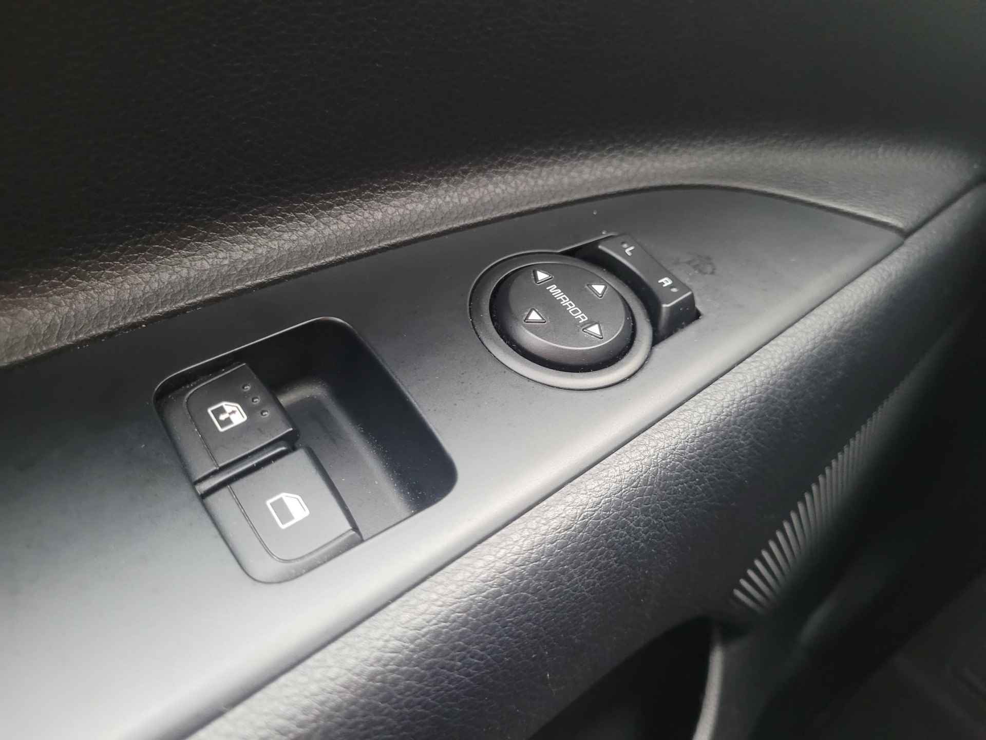 Kia Stonic 1.0i Turbo ComfortPlusLine Navigator 120 PK | Dealer onderhouden | Navi | Bluetooth | Camera | Two tone metallic lak | Fabrieksgarantie t/m 1-8-2025 | NAP - 28/33