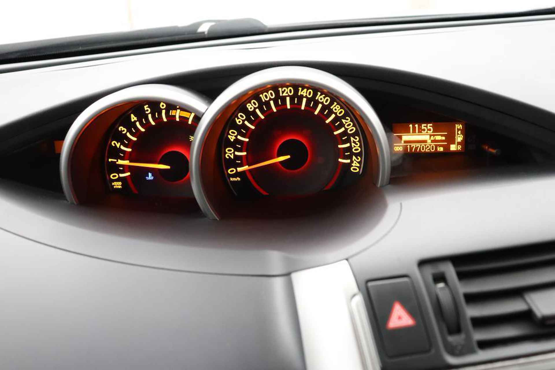 Toyota Verso 1.8 VVT-i Dynamic Business | Leer | Trekhaak | Parkeercamera | Panorama dak | Navigatie | - 6/59