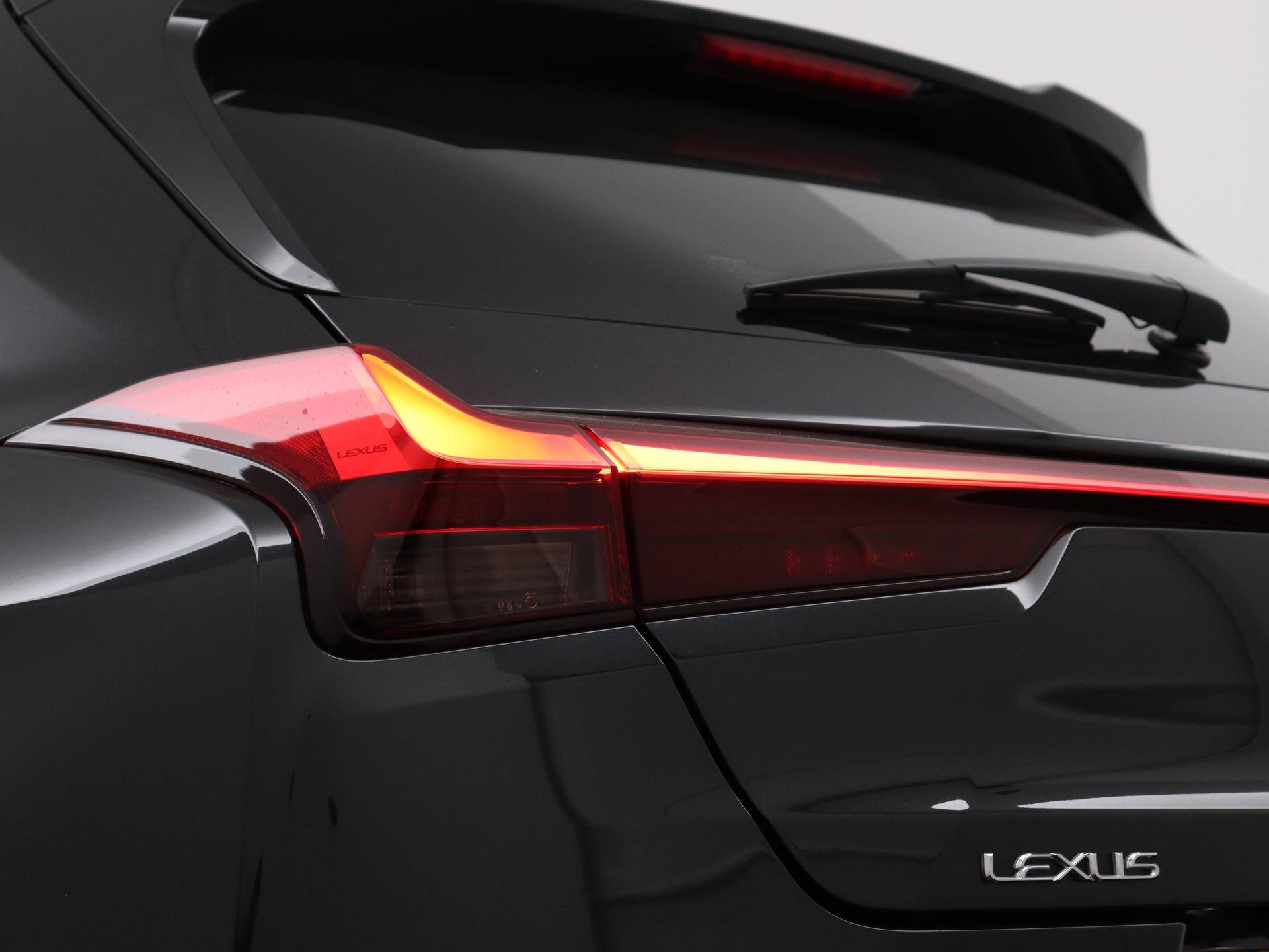 Lexus UX 300e Luxury | Lederen Bekleding |Stoelverwarming & -Koeling | Apple Carplay & Android Auto | - 38/52