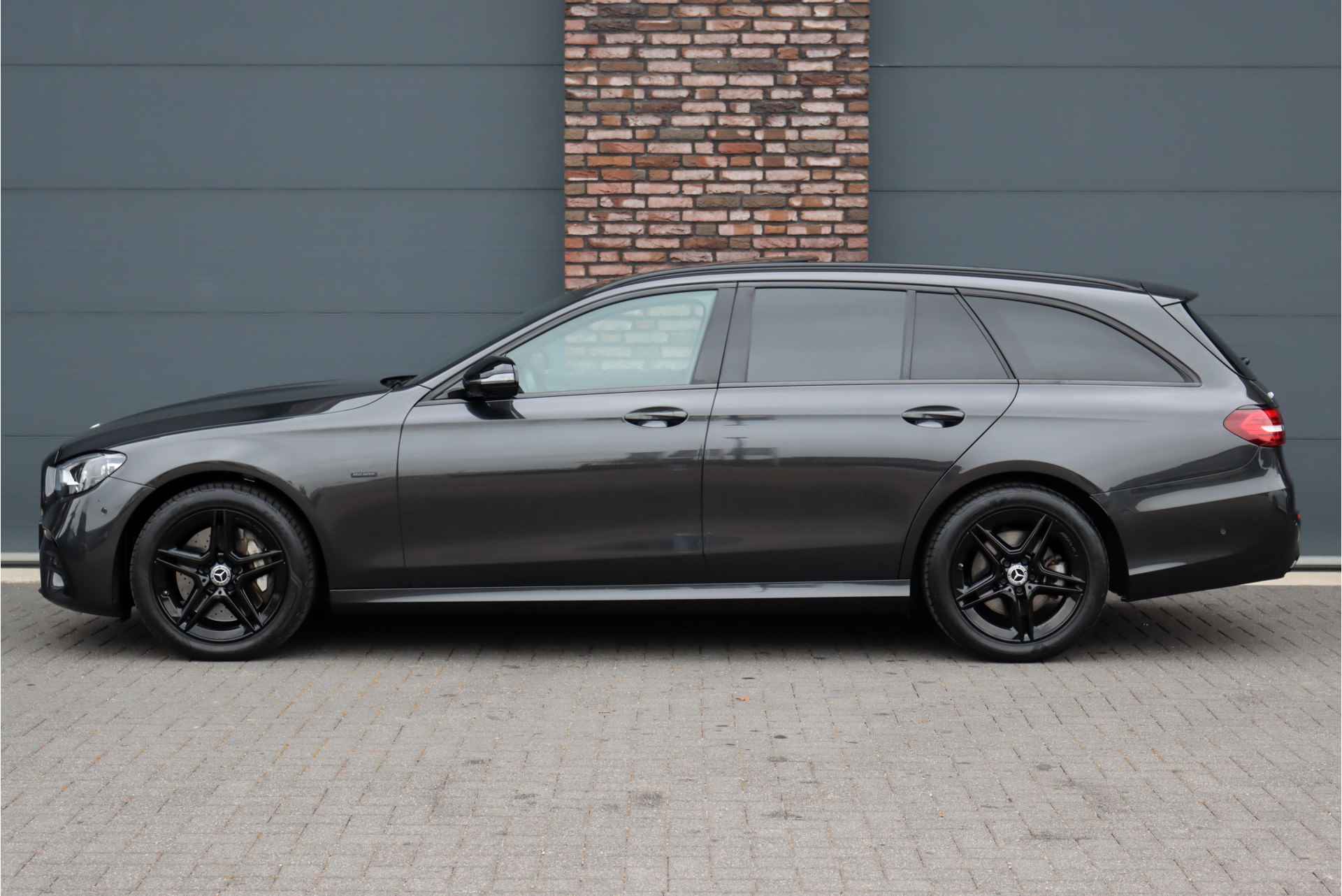 Mercedes-Benz E-Klasse Estate 300 e AMG Line 'Night Edition' Aut9 | Distronic+ | Soft-Close | Trekhaak | Burmester | Memory | Zonweringspakket | Panoramadak | Surround Camera  | Rijassistentiepakket+ | - 10/46