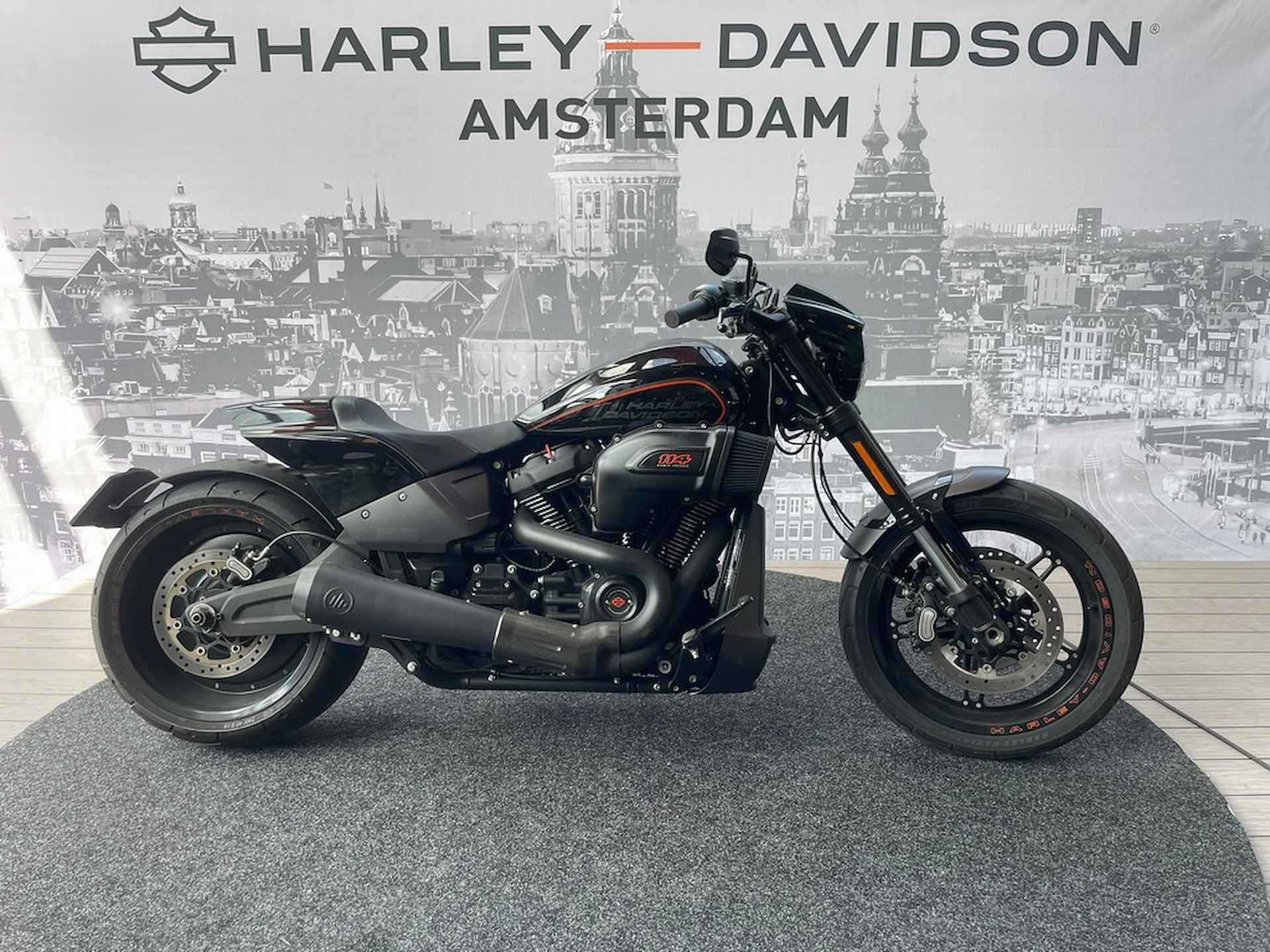 Harley-Davidson SOFTAIL FXDR 114 - 1/8