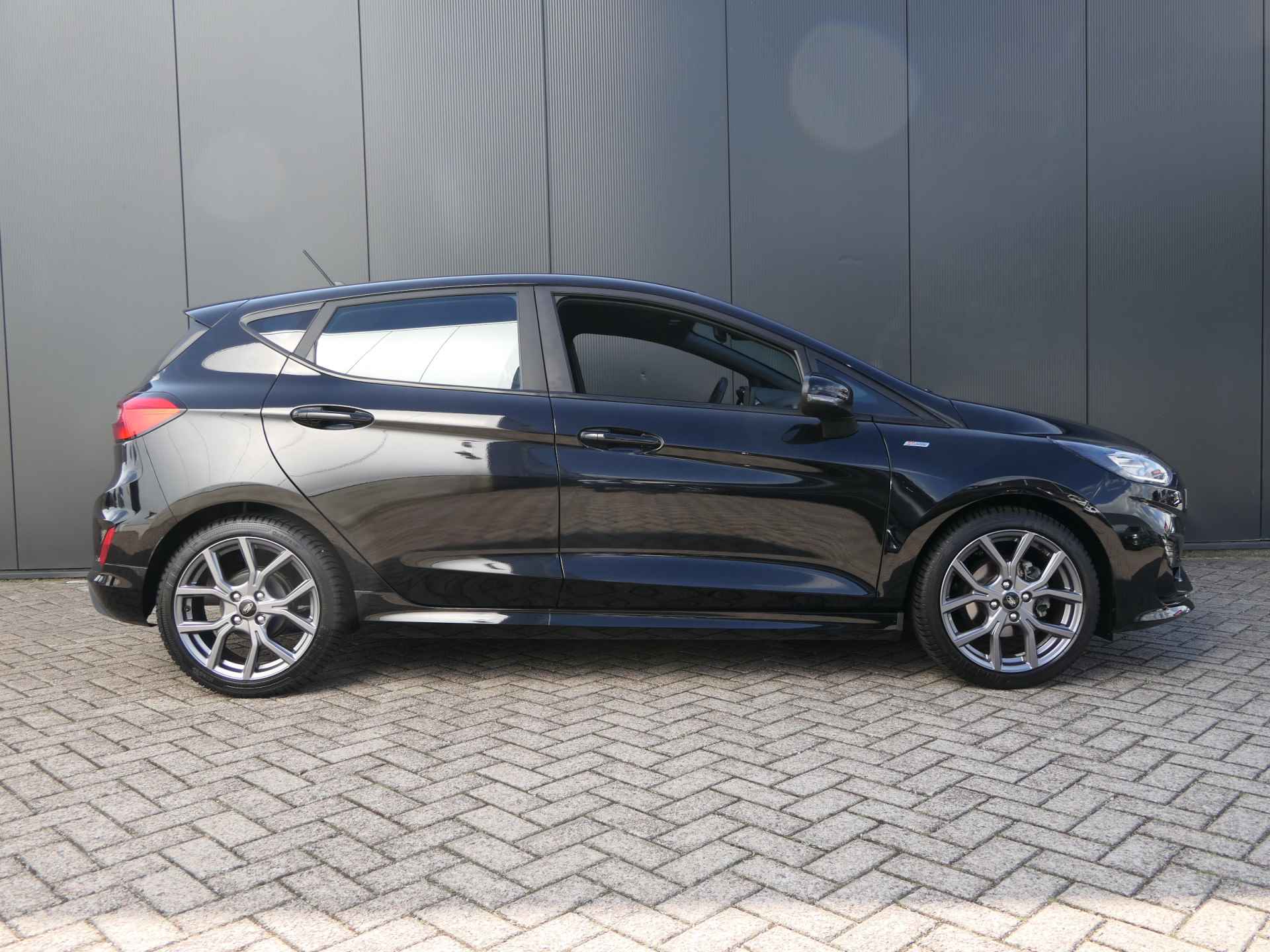 Ford Fiesta 1.0 EcoBoost Hybrid ST-Line | Adaptive Cruise | Navigatie | Verkeersbord Herkenning | Climate Control | CarPlay/Android Auto - 18/30