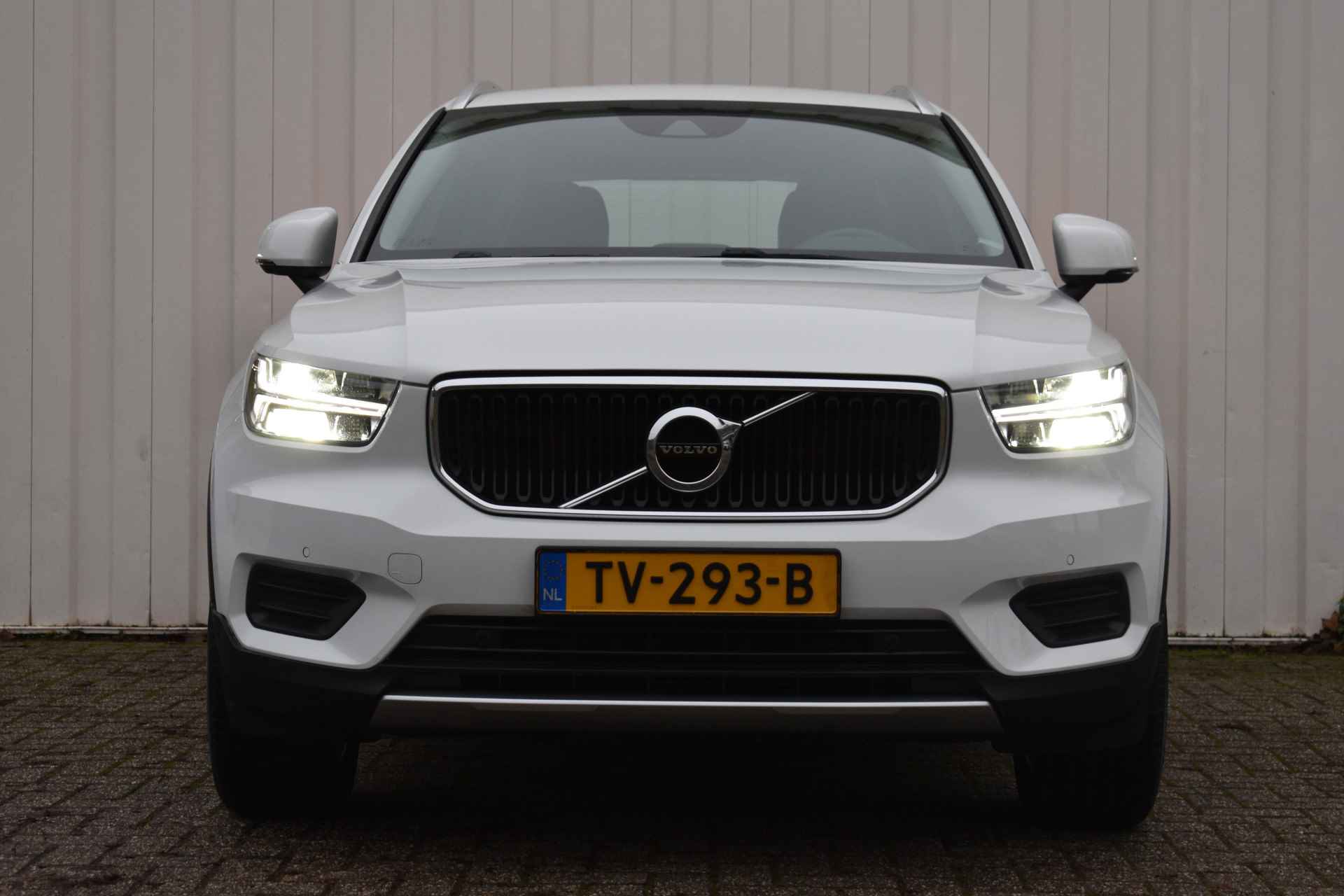 Volvo XC40 1.5 T3 Momentum | Handgeschakeld | Achteruitrij camera | Dealer onderhouden | - 2/27