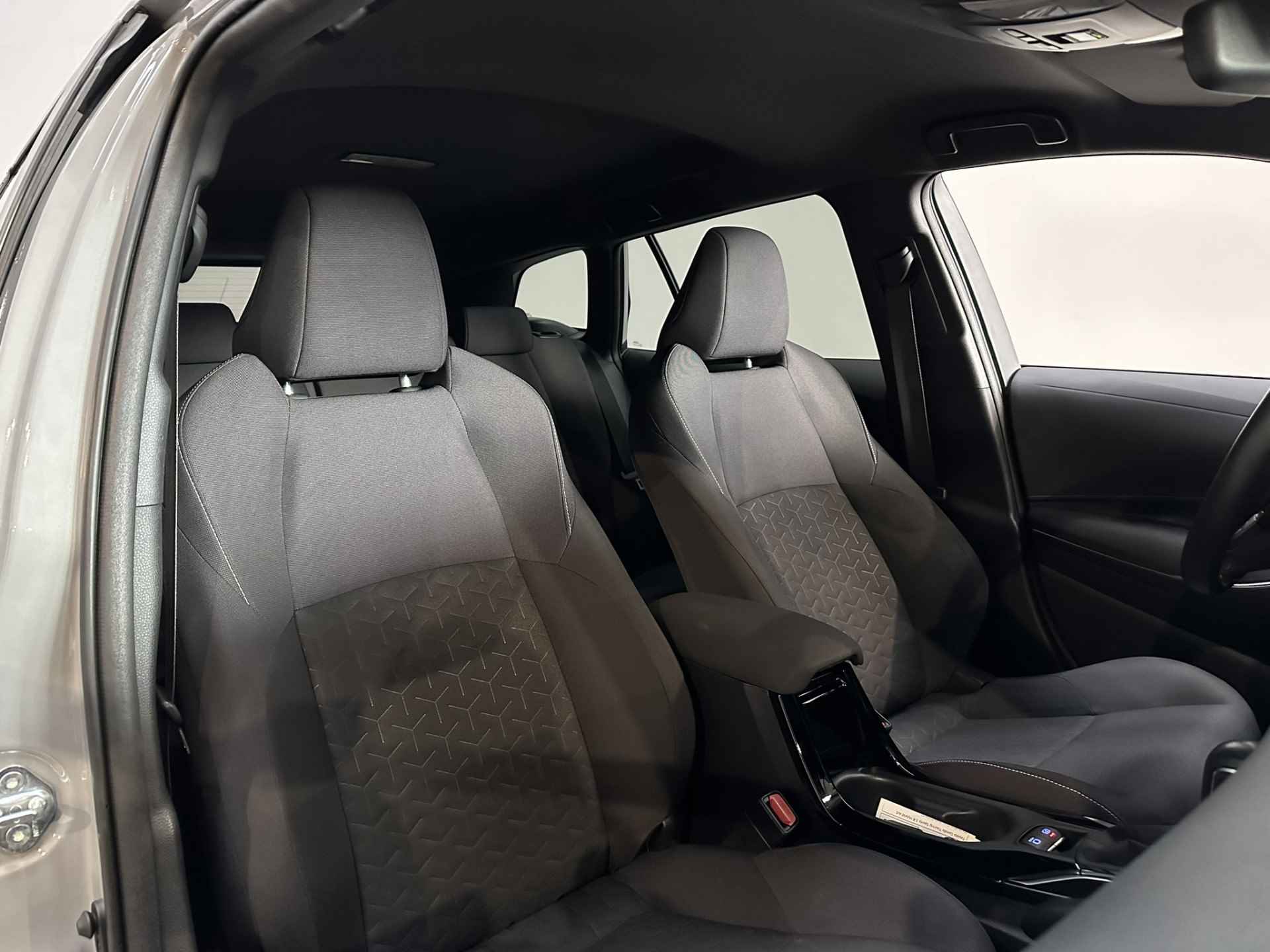 Toyota Corolla Touring Sports 1.8 Hybrid Active LED | Camera | Adaptive cruise | Navigatie | Apple Carplay Android Auto | Isofix | NAP | - 23/36