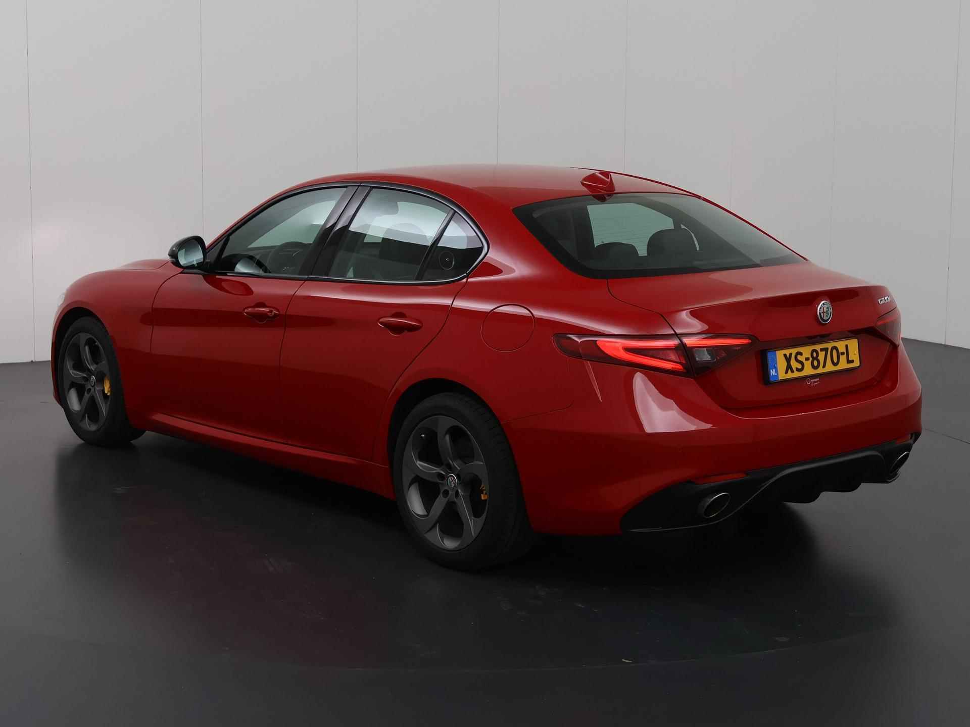 Alfa Romeo Giulia 2.0T Super | Bi-Xenon | Schakelmogelijkheid aan het Stuurwiel |  Navigatie | Parkeercamera | Pack Sportivo | Stoel&stuurwielverwarming | Keyless Go | Cruise Control | Dodehoekdetectie | - 23/45