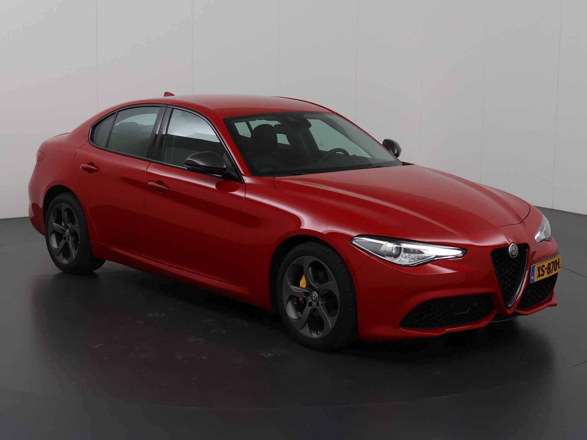 Alfa Romeo Giulia 2.0T Super | Bi-Xenon | Schakelmogelijkheid aan het Stuurwiel |  Navigatie | Parkeercamera | Pack Sportivo | Stoel&stuurwielverwarming | Keyless Go | Cruise Control | Dodehoekdetectie | - 24/45