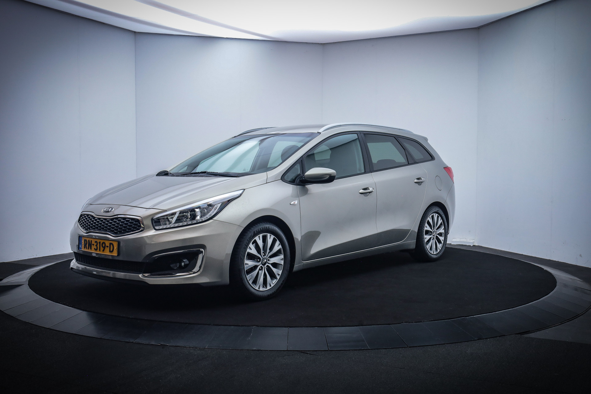 Kia cee'd Sportswagon 1.0T-GDi Navigator Plus Comfort CAMERA/CARPLAY/CLIMA/NAVI/CRUISE/BLUETOOTH/PDC/TREKHAAK/LMV