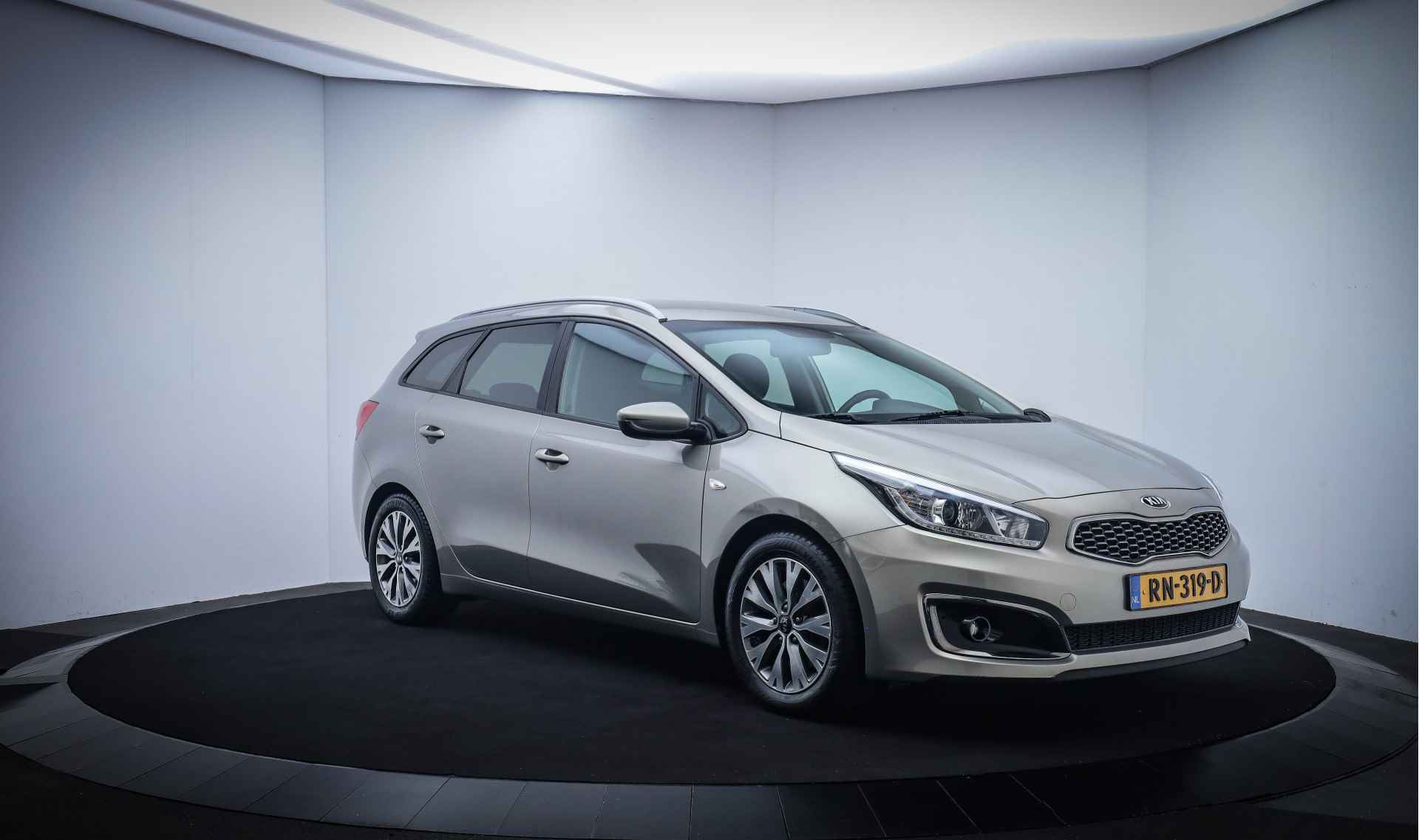 Kia cee'd Sportswagon 1.0T-GDi Navigator Plus Comfort CAMERA/CARPLAY/CLIMA/NAVI/CRUISE/BLUETOOTH/PDC/TREKHAAK/LMV - 3/23