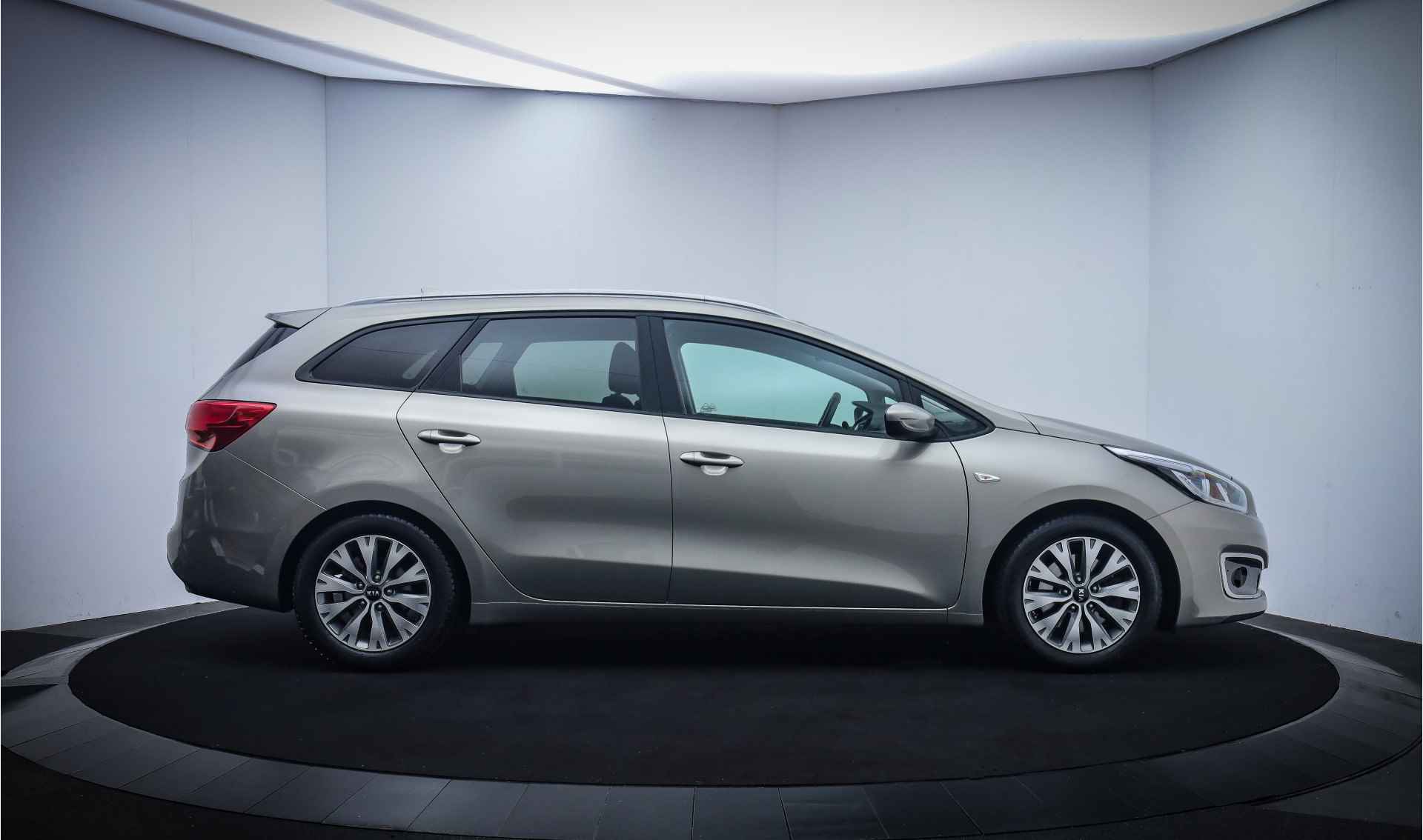 Kia cee'd Sportswagon 1.0T-GDi Navigator Plus Comfort CAMERA/CARPLAY/CLIMA/NAVI/CRUISE/BLUETOOTH/PDC/TREKHAAK/LMV - 4/23