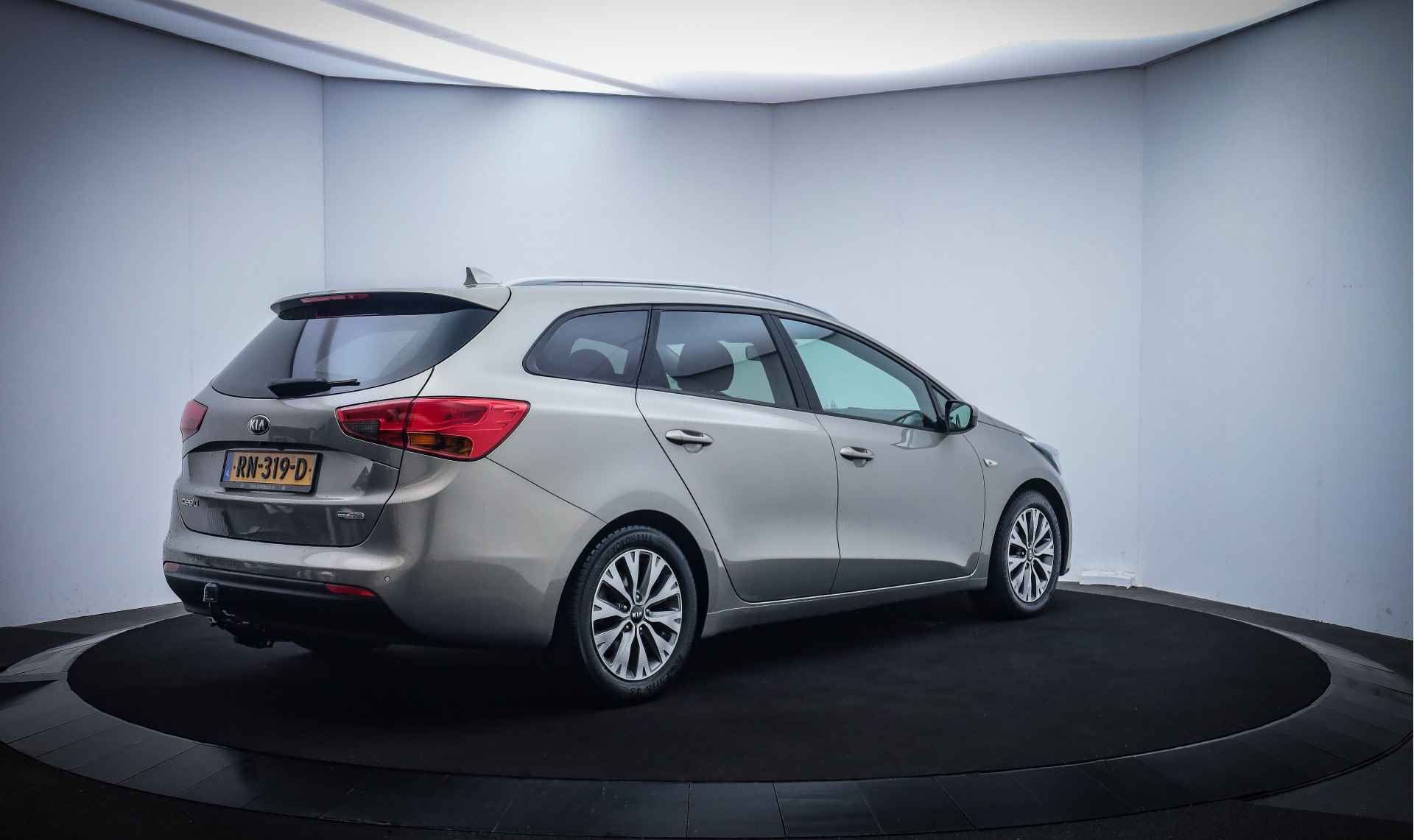 Kia cee'd Sportswagon 1.0T-GDi Navigator Plus Comfort CAMERA/CARPLAY/CLIMA/NAVI/CRUISE/BLUETOOTH/PDC/TREKHAAK/LMV - 5/23