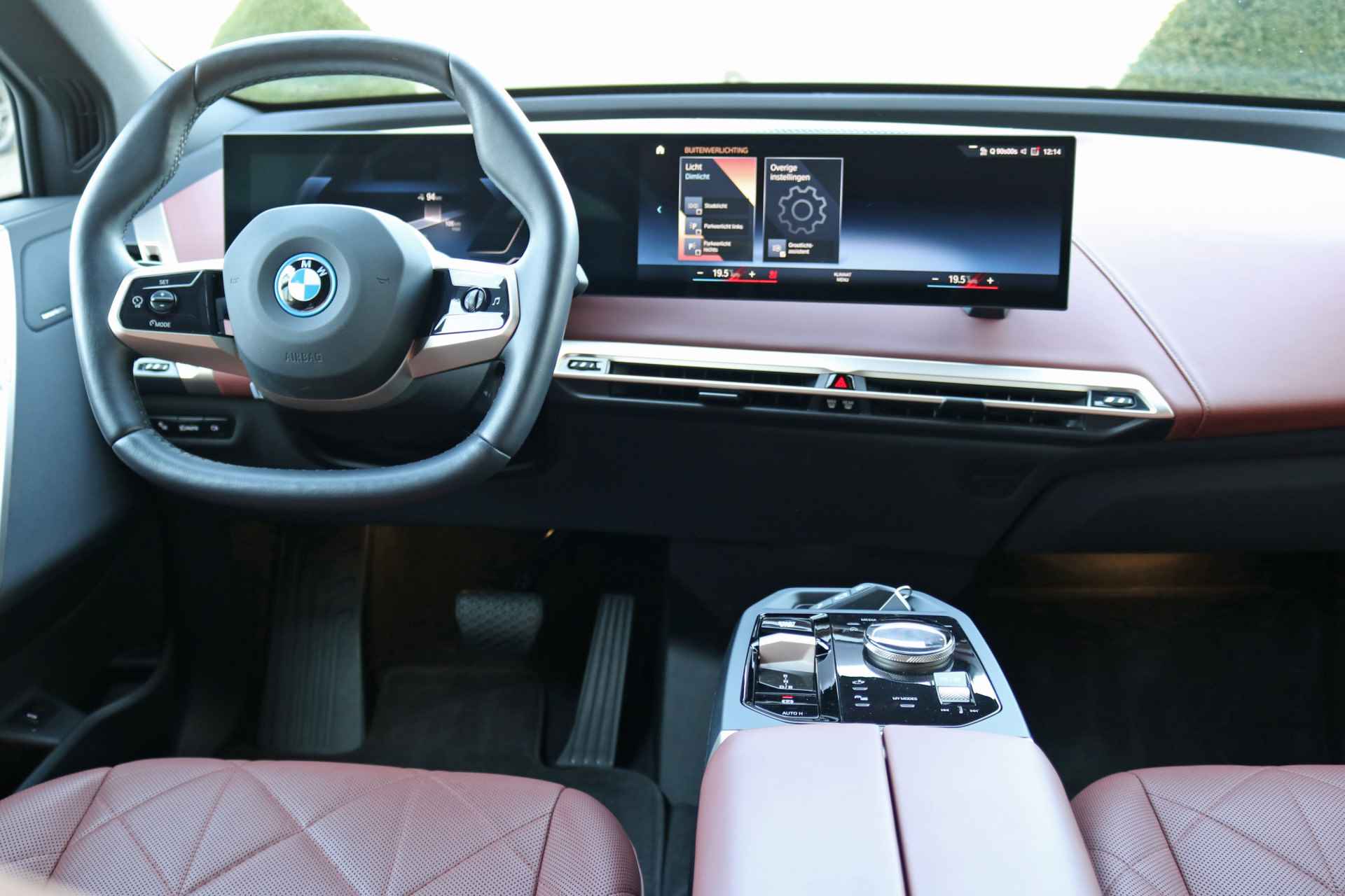 BMW iX xDrive40 Executive 77 kWh Panoramadak Trekhaak Nieuwstaat!! - 3/31