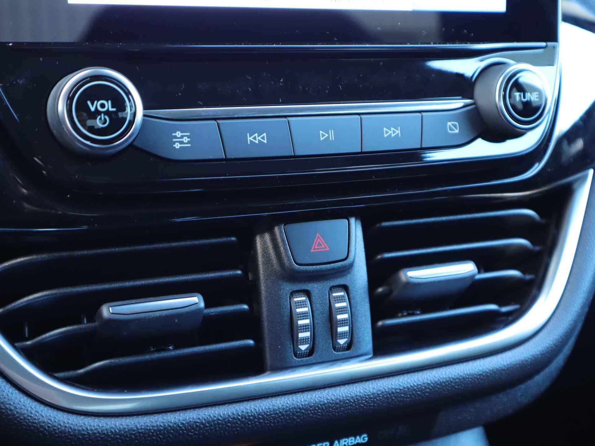 Ford Fiesta 1.0 EcoBoost Hybrid Titanium 125pk | DEMO | Navigatie via Apple Carplay & Android auto | Cruise control | Led koplampen | Led dag rijverlichting - 7/39