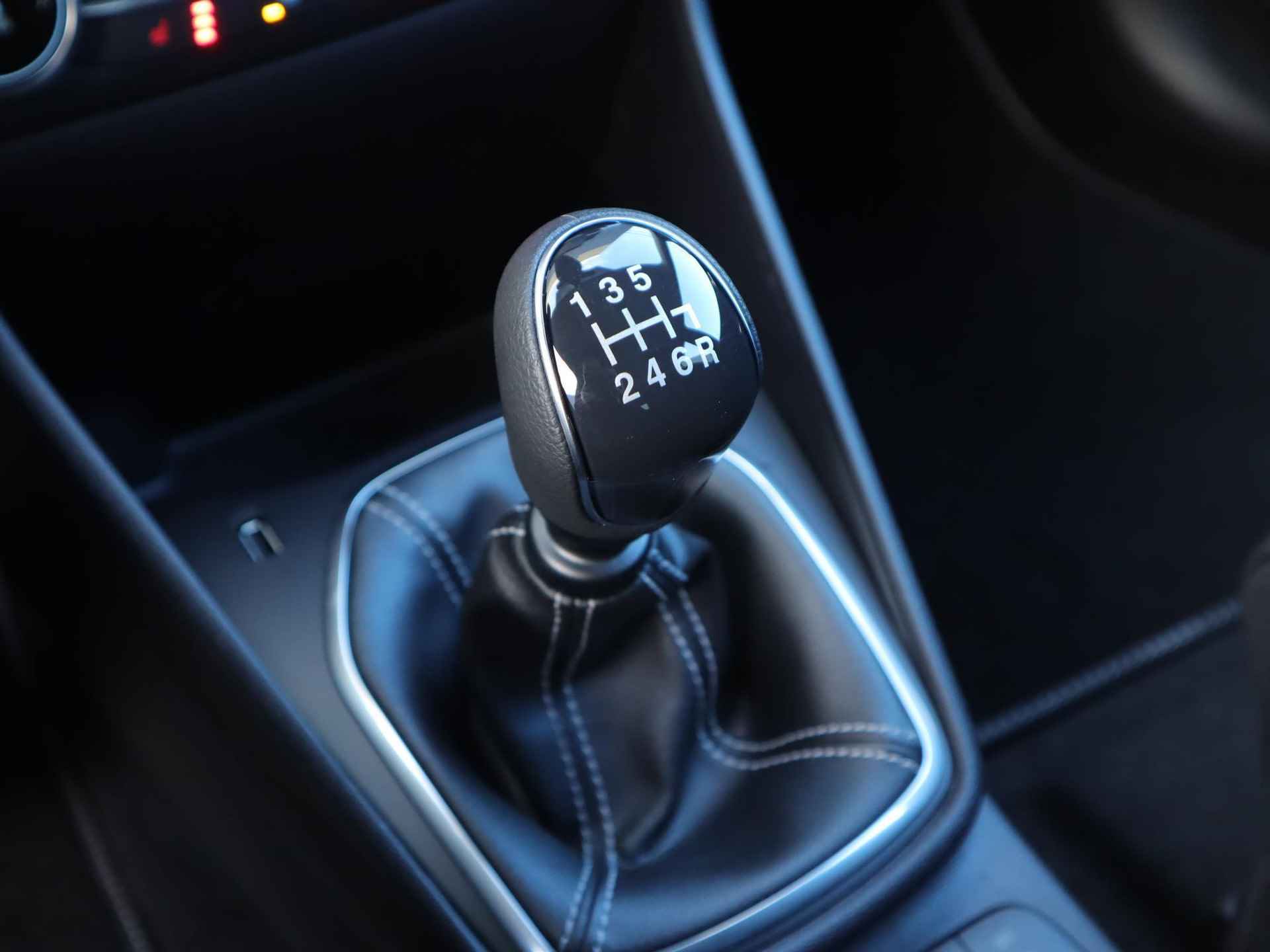 Ford Fiesta 1.0 EcoBoost Hybrid Titanium 125pk | DEMO | Navigatie via Apple Carplay & Android auto | Cruise control | Led koplampen | Led dag rijverlichting - 9/39