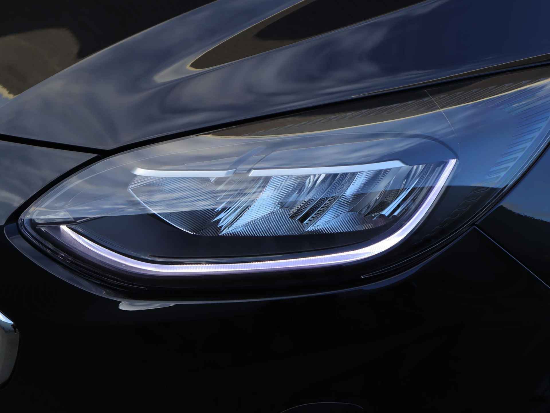 Ford Fiesta 1.0 EcoBoost Hybrid Titanium 125pk | DEMO | Navigatie via Apple Carplay & Android auto | Cruise control | Led koplampen | Led dag rijverlichting - 17/39