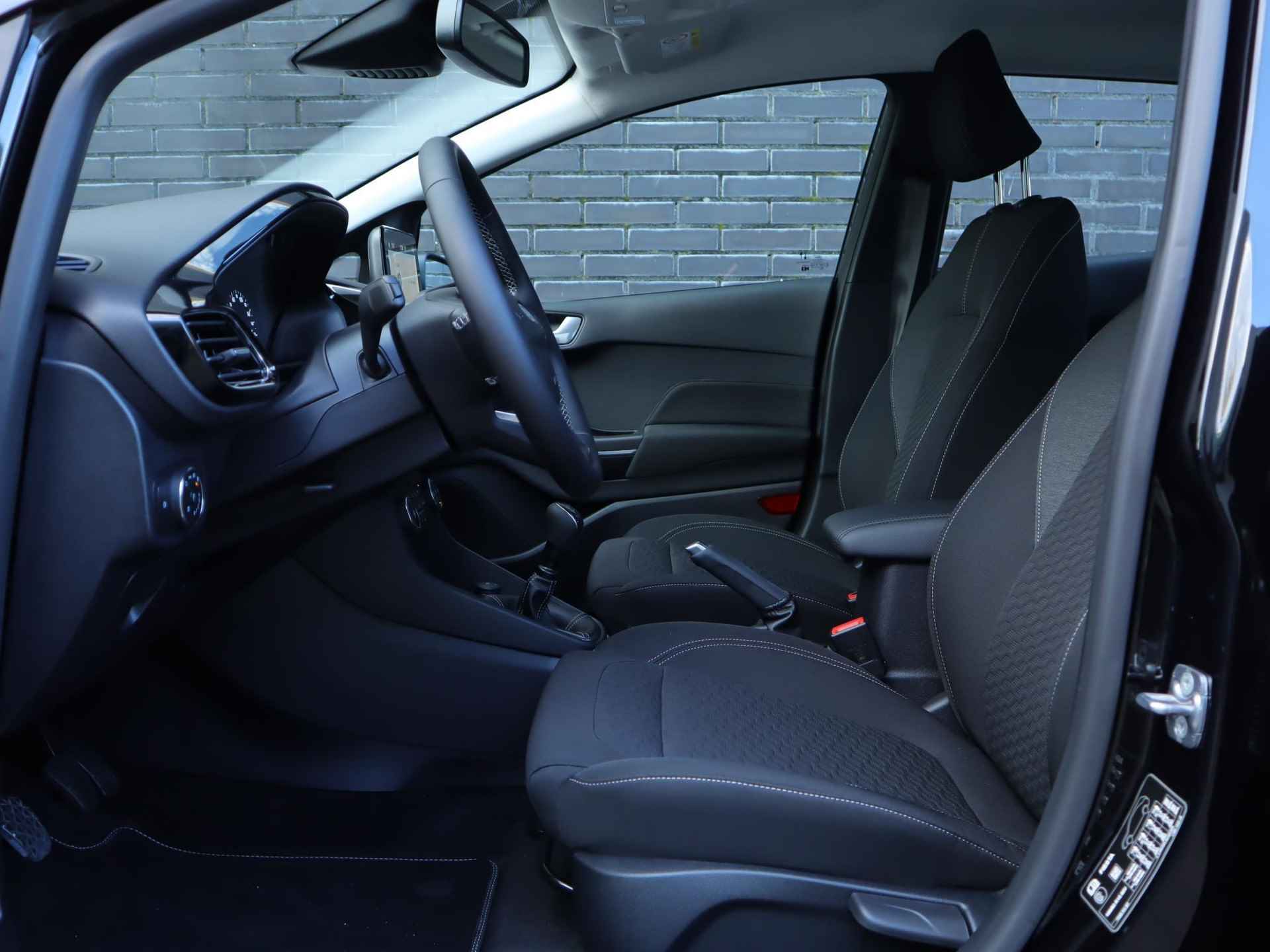 Ford Fiesta 1.0 EcoBoost Hybrid Titanium 125pk | DEMO | Navigatie via Apple Carplay & Android auto | Cruise control | Led koplampen | Led dag rijverlichting - 28/39