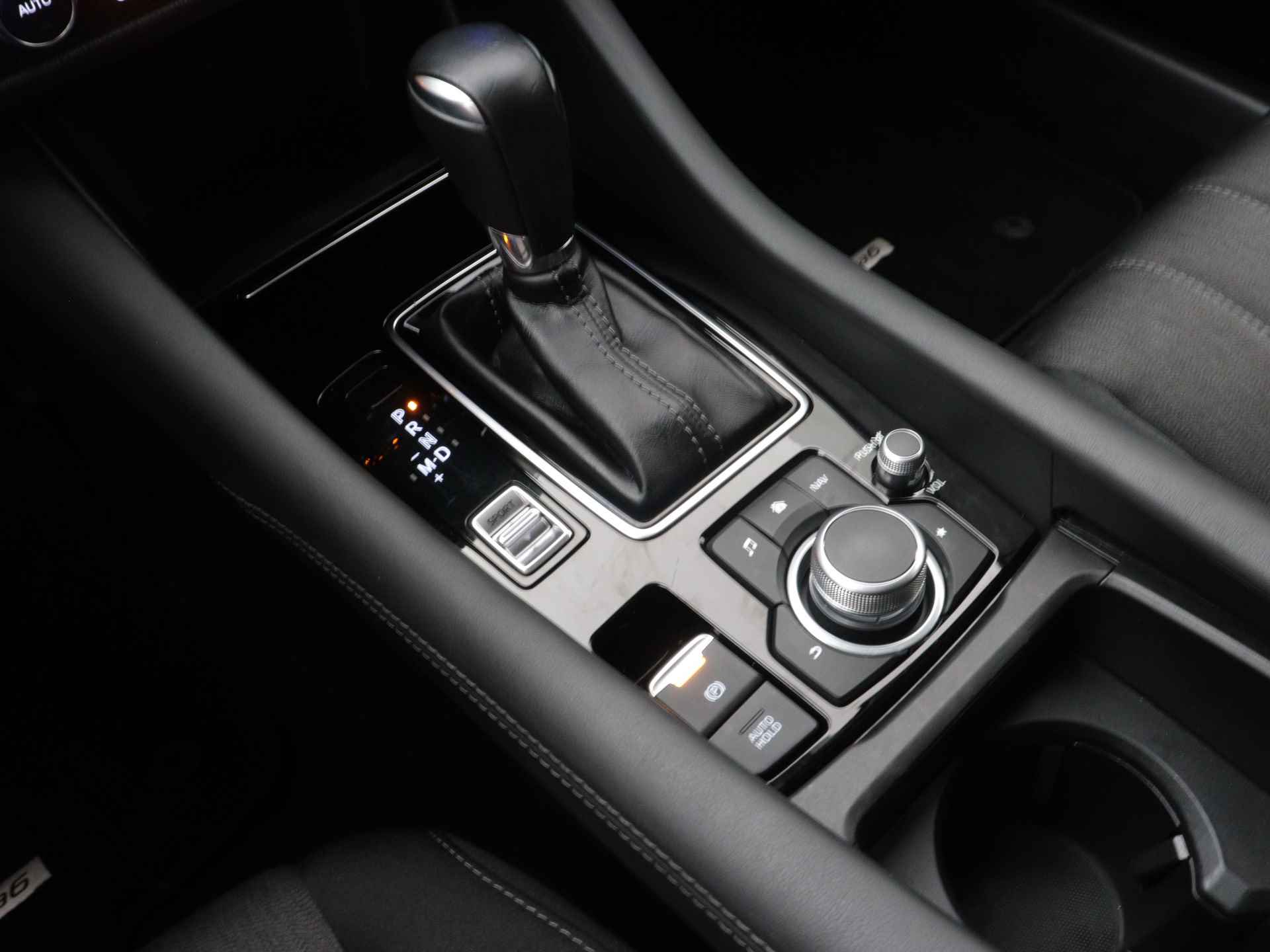 Mazda 6 Sportbreak 2.0 SkyActiv-G 165 Centre-Line | Voorstoelen verwarmd | - 13/44