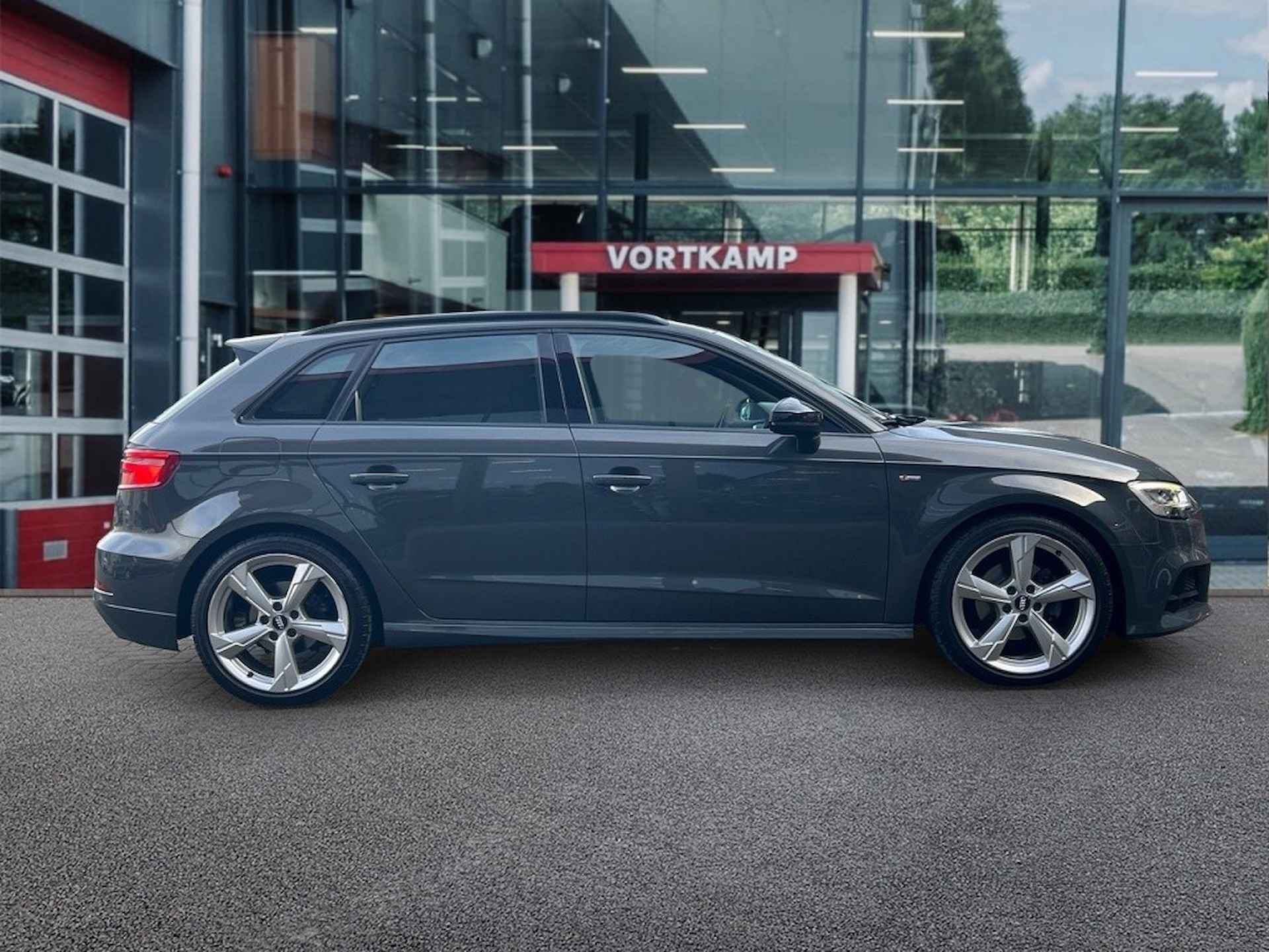 AUDI A3 1.5 TFSI CoD S-Tronic Sport S Line Edition - 4/25