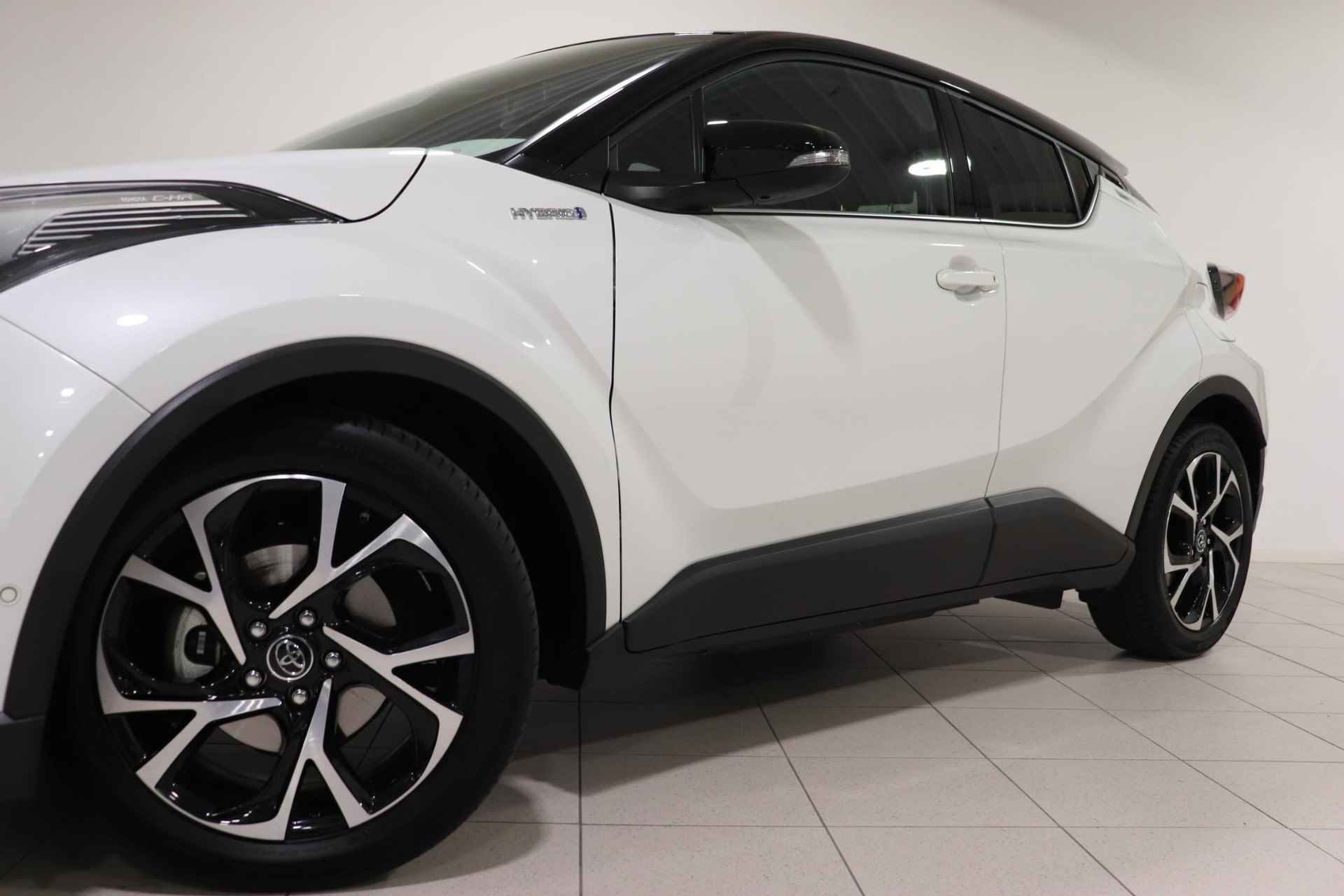 Toyota C-HR 1.8 Hybrid Style Ultimate BSM, JBL, Sensoren, Stuur & Stoel verwarming, Climate & Cruise control! - 21/41