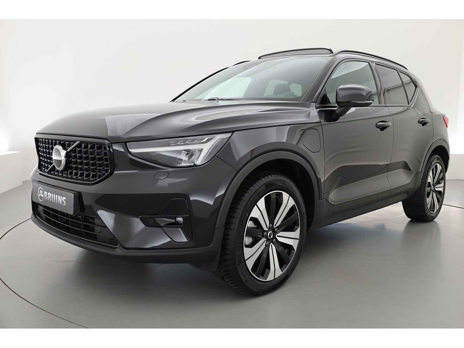 Volvo XC40 1.5 262PK T5 Recharge Plus Dark, Pano-dak, Trekhaak - 2/33