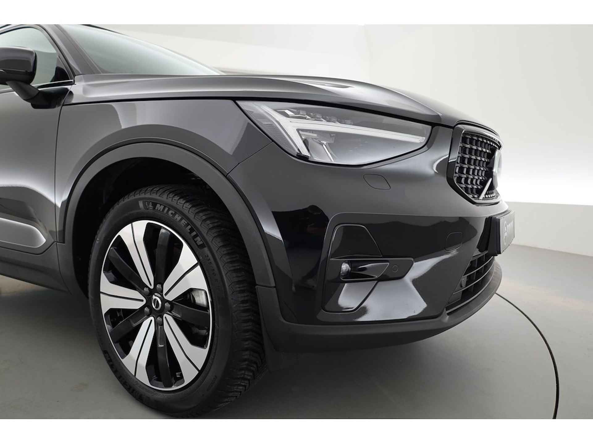 Volvo XC40 1.5 262PK T5 Recharge Plus Dark, Pano-dak, Trekhaak - 3/33