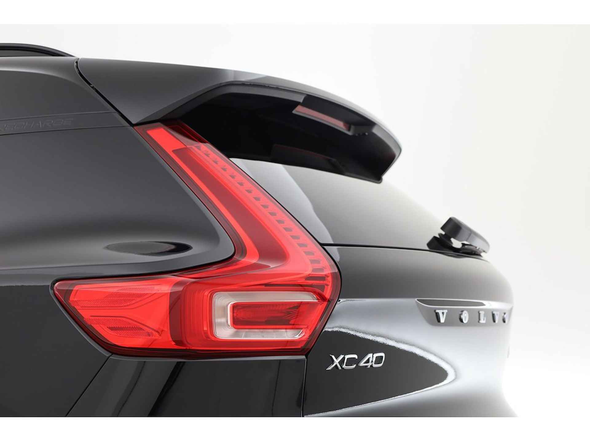 Volvo XC40 1.5 262PK T5 Recharge Plus Dark, Pano-dak, Trekhaak - 33/33