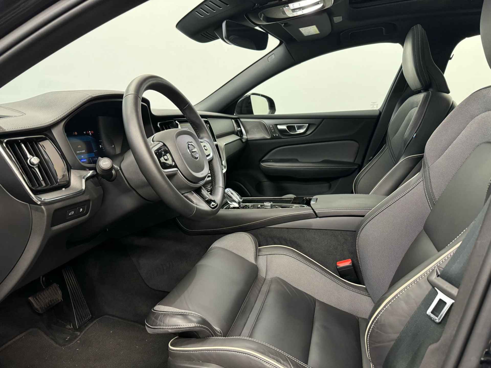 Volvo S60 Recharge T6 AWD Ultimate Dark | Heico Sportiv | Schuifdak | Harman/Kardon | Pilot Assist | Memory seat | 21" wielen | - 7/40