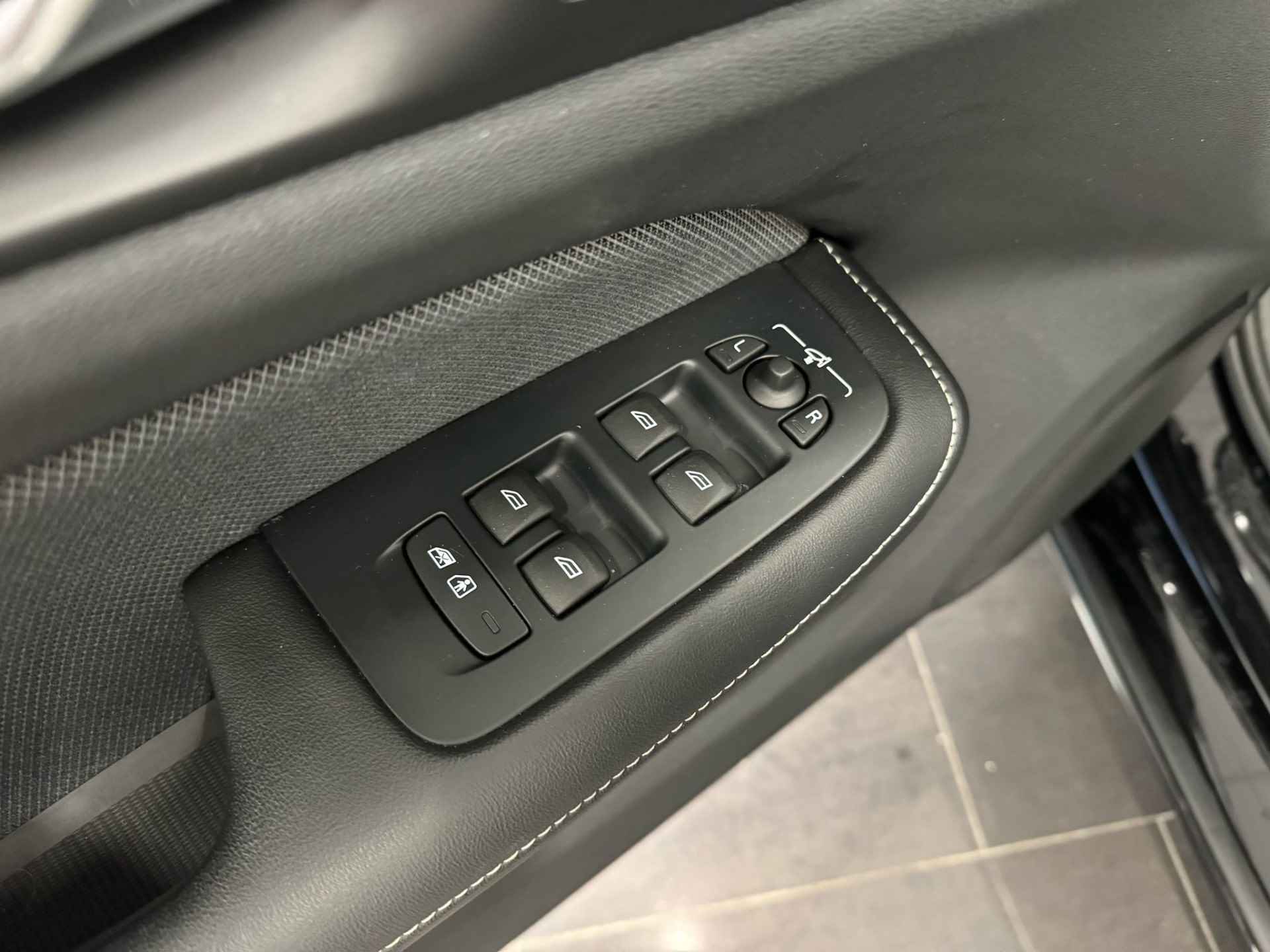 Volvo S60 Recharge T6 AWD Ultimate Dark | Heico Sportiv | Schuifdak | Harman/Kardon | Pilot Assist | Memory seat | 21" wielen | - 15/40