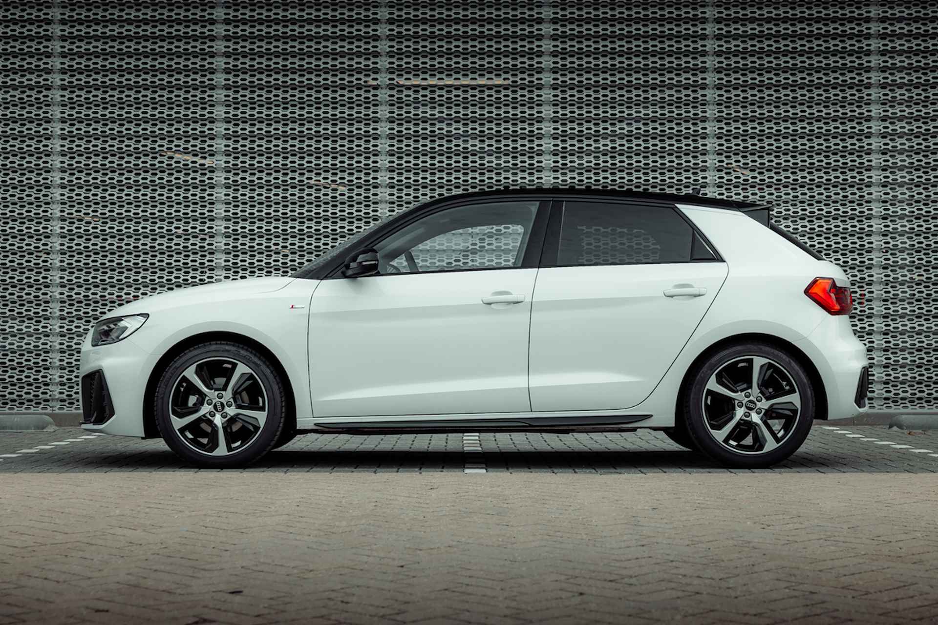 Audi A1 Sportback 30 TFSI 110pk s-tronic S edition | Climate control | Stoelverwarming | Optiek zwart plus | Privacy glass | Afgevlakt sportstuur - 3/29