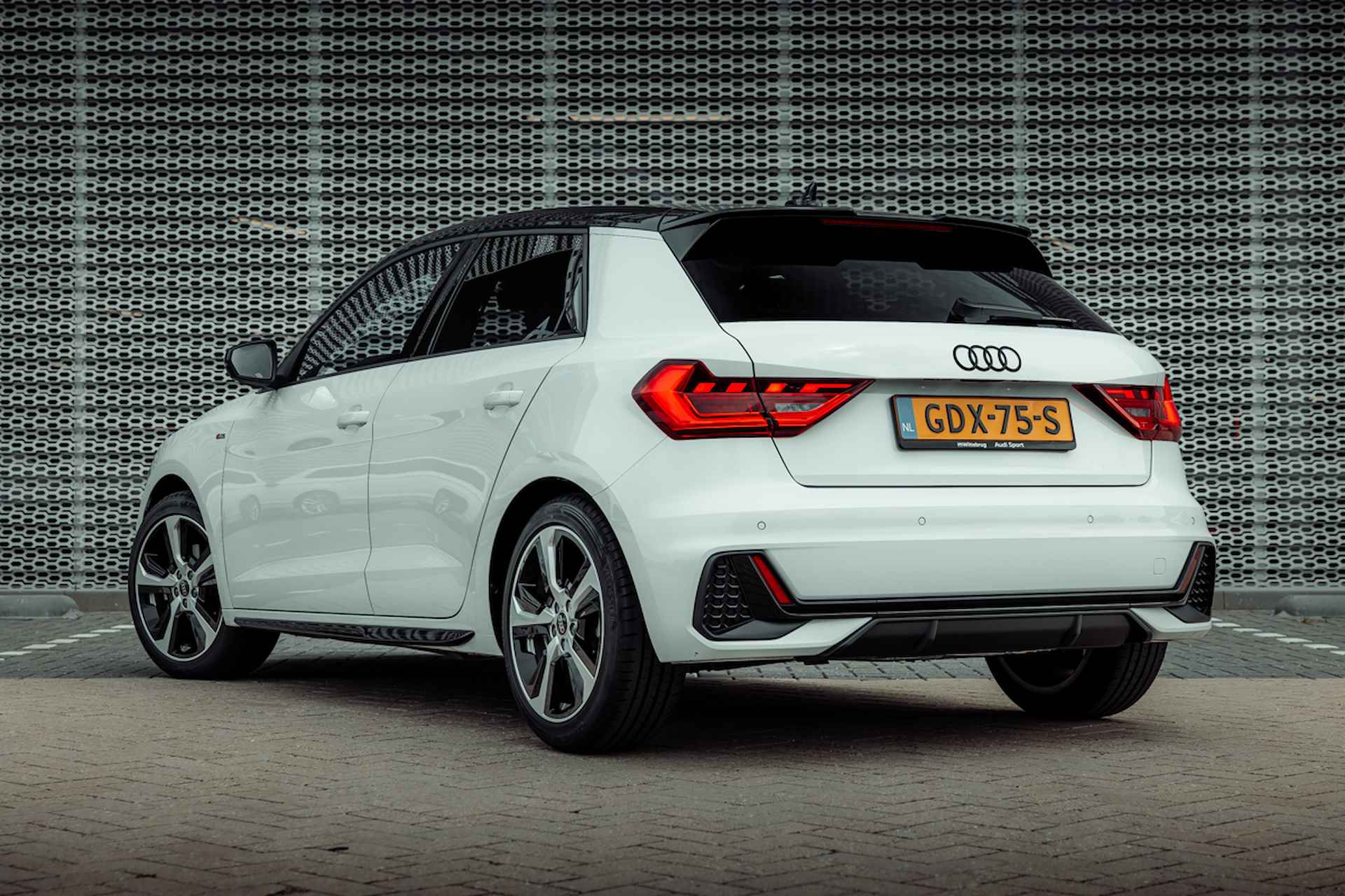 Audi A1 Sportback 30 TFSI 110pk s-tronic S edition | Climate control | Stoelverwarming | Optiek zwart plus | Privacy glass | Afgevlakt sportstuur - 4/29