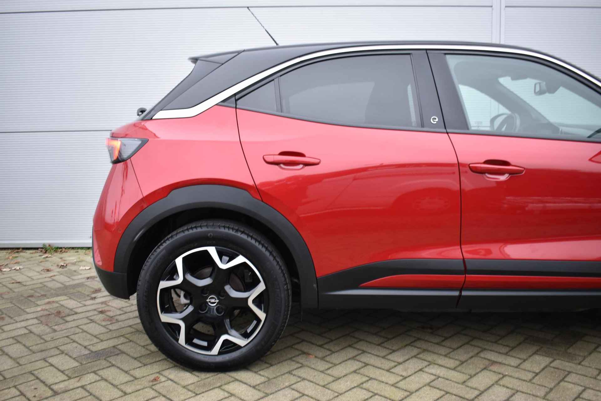 Opel Mokka-e Ultimate 50-kWh 11kw bl.  Leder / NAVI / Stoel en stuur verw. - 13/44