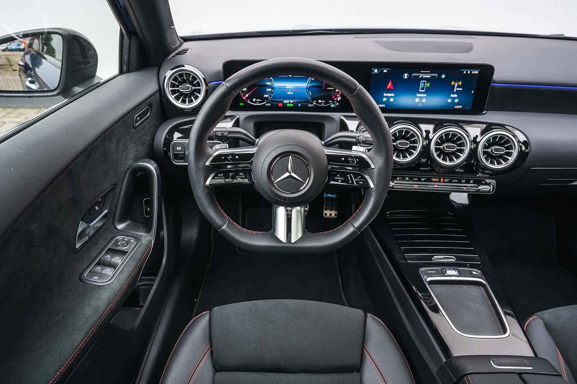 Mercedes-Benz A-klasse 250 e AMG Line | Panoramadak | Multibeam | Night | Keyless | Parktronic | Uitgebreide sfeerverlichting - 16/35