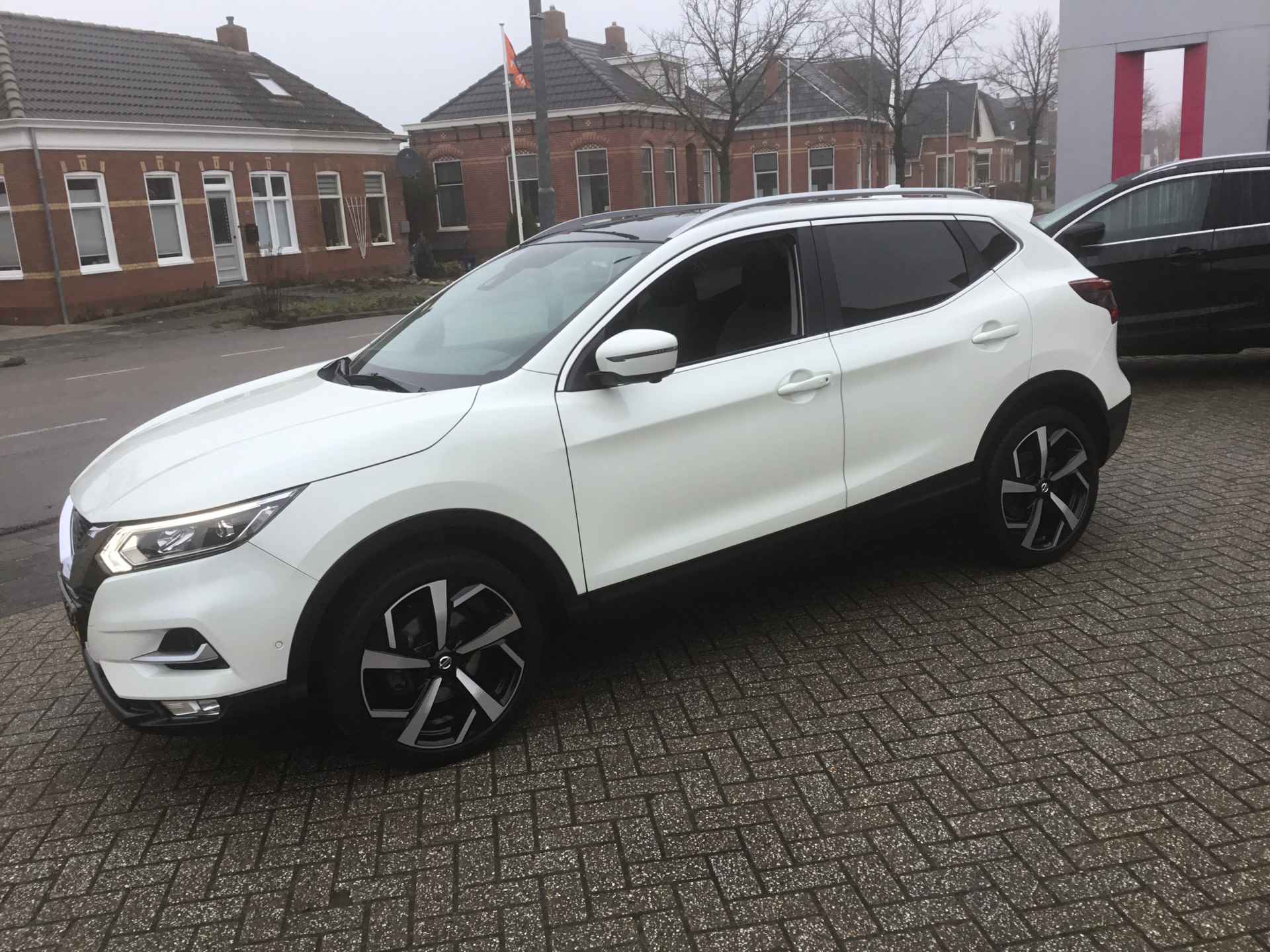 Nissan QASHQAI 1.2 DIG-T 115 Tekna+Panodak - 2/34