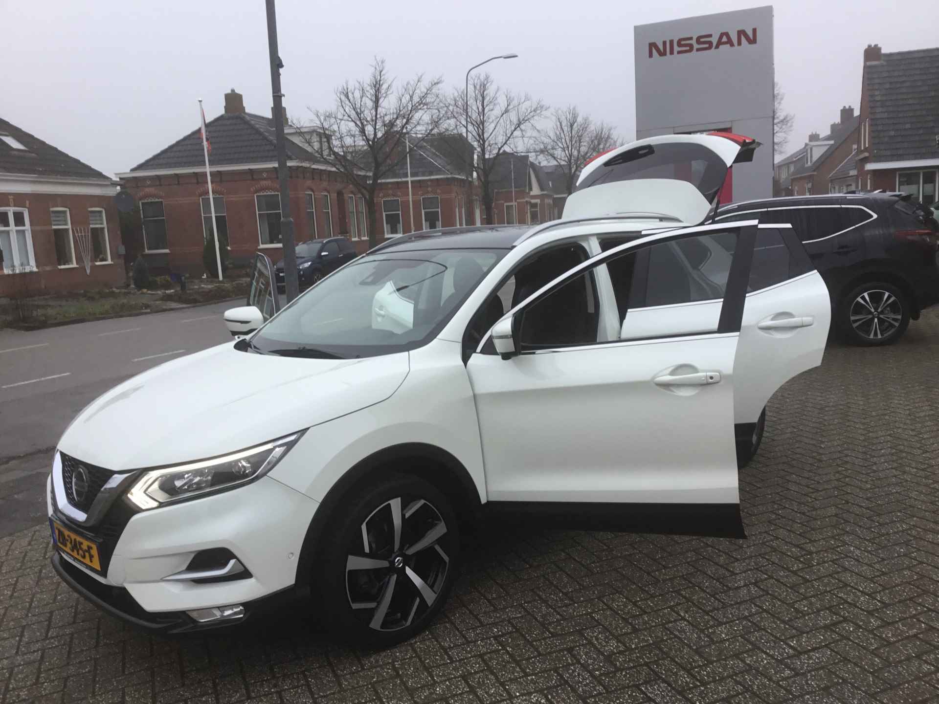 Nissan QASHQAI 1.2 DIG-T 115 Tekna+Panodak - 27/34