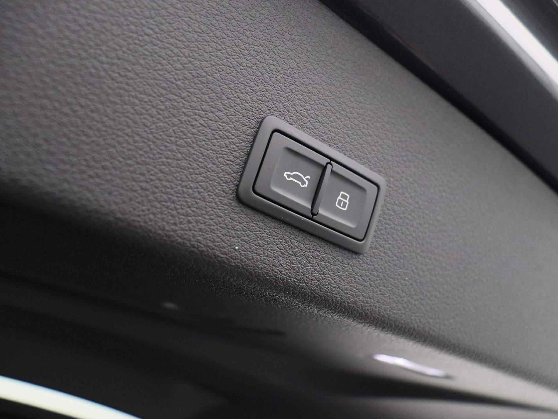Audi Q8 Sportback e-tron 55 quattro S Edition 115 kWh | Automaat | Navigatie | 360 Camera | Panoramadak | Cruise Control | Head-up Display | Stoelverwarming | Lichtmetalen velgen | Climate Control | Bang & Olufsen 3D | - 15/54